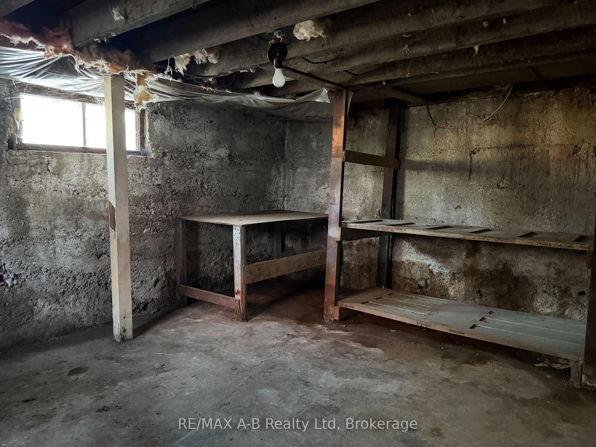 Photo 38 of 103 Norfolk Street, Stratford — HOMEH