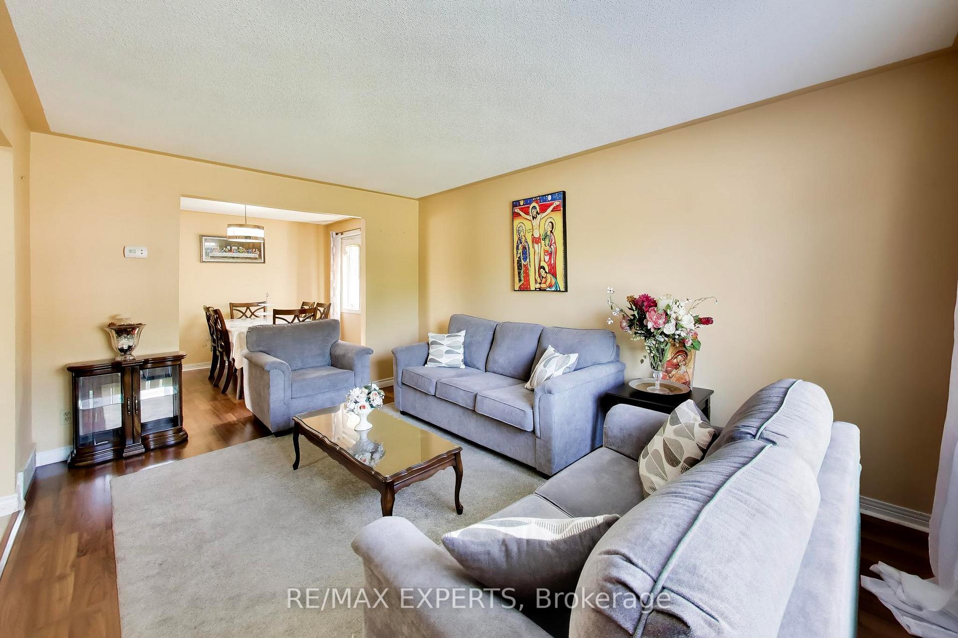 Photo 5 of 331 Newbury Drive, Kitchener, Forest Heights — HOMEH