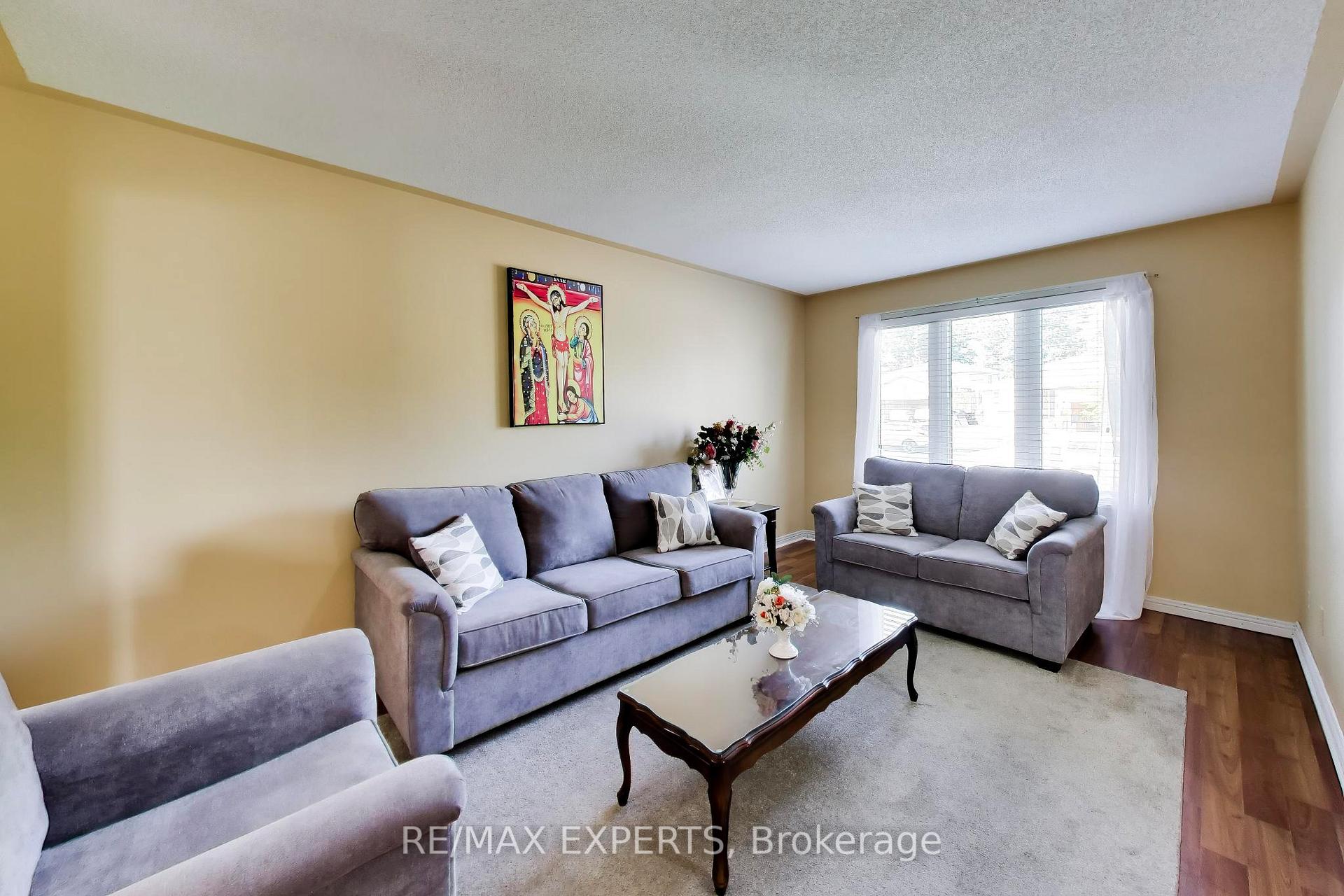 Photo 6 of 331 Newbury Drive, Kitchener, Forest Heights — HOMEH
