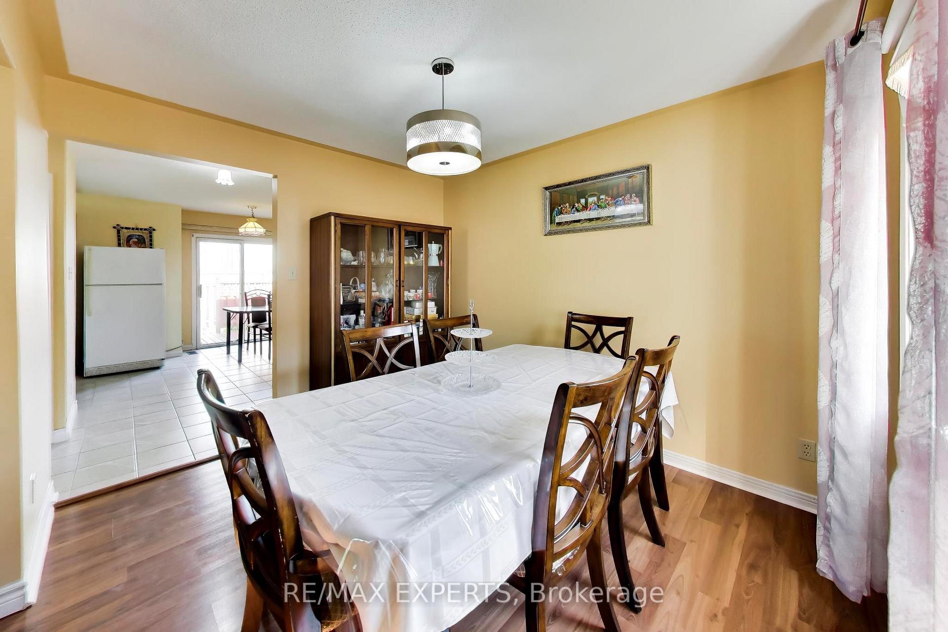 Photo 7 of 331 Newbury Drive, Kitchener, Forest Heights — HOMEH