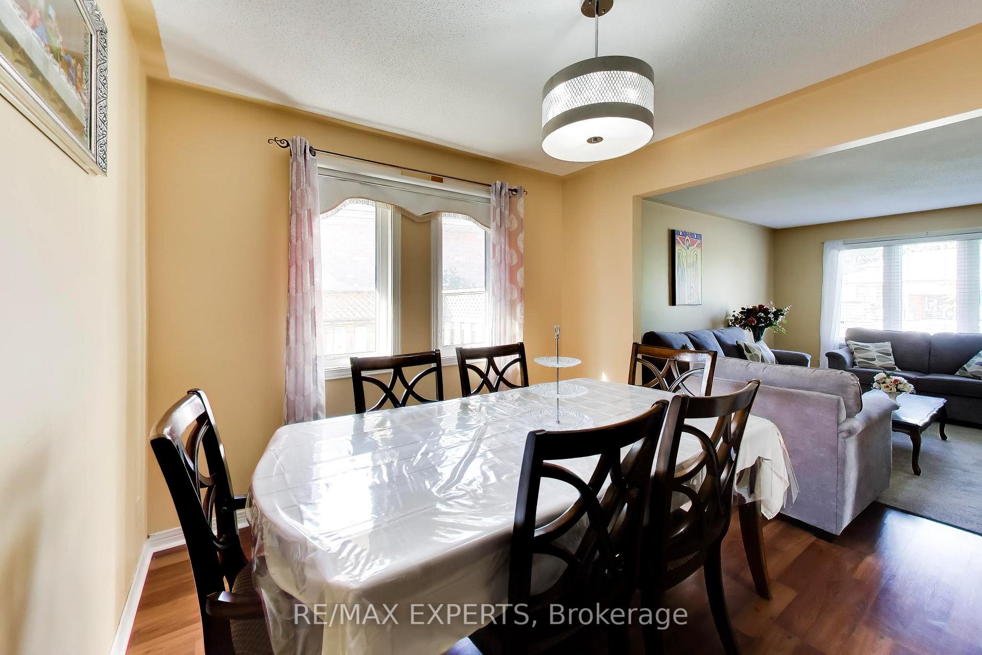 Photo 8 of 331 Newbury Drive, Kitchener, Forest Heights — HOMEH