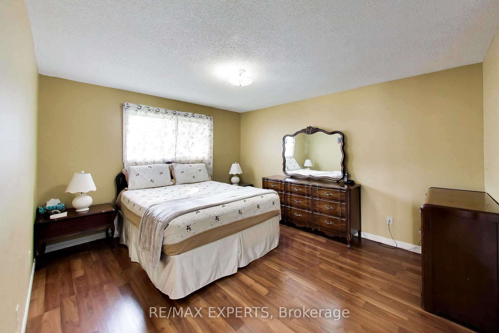 Photo 14 of 331 Newbury Drive, Kitchener, Forest Heights — HOMEH