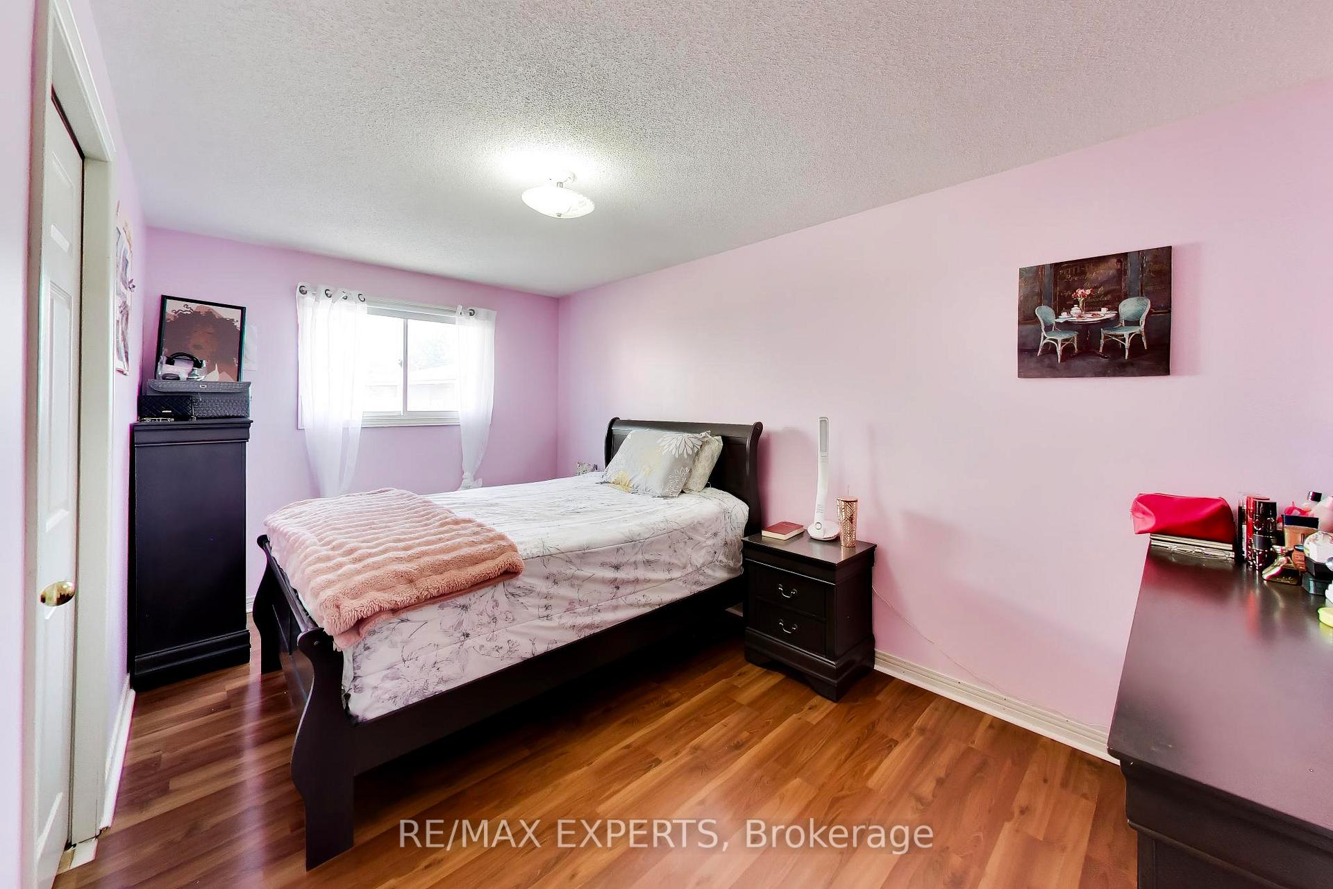 Photo 17 of 331 Newbury Drive, Kitchener, Forest Heights — HOMEH