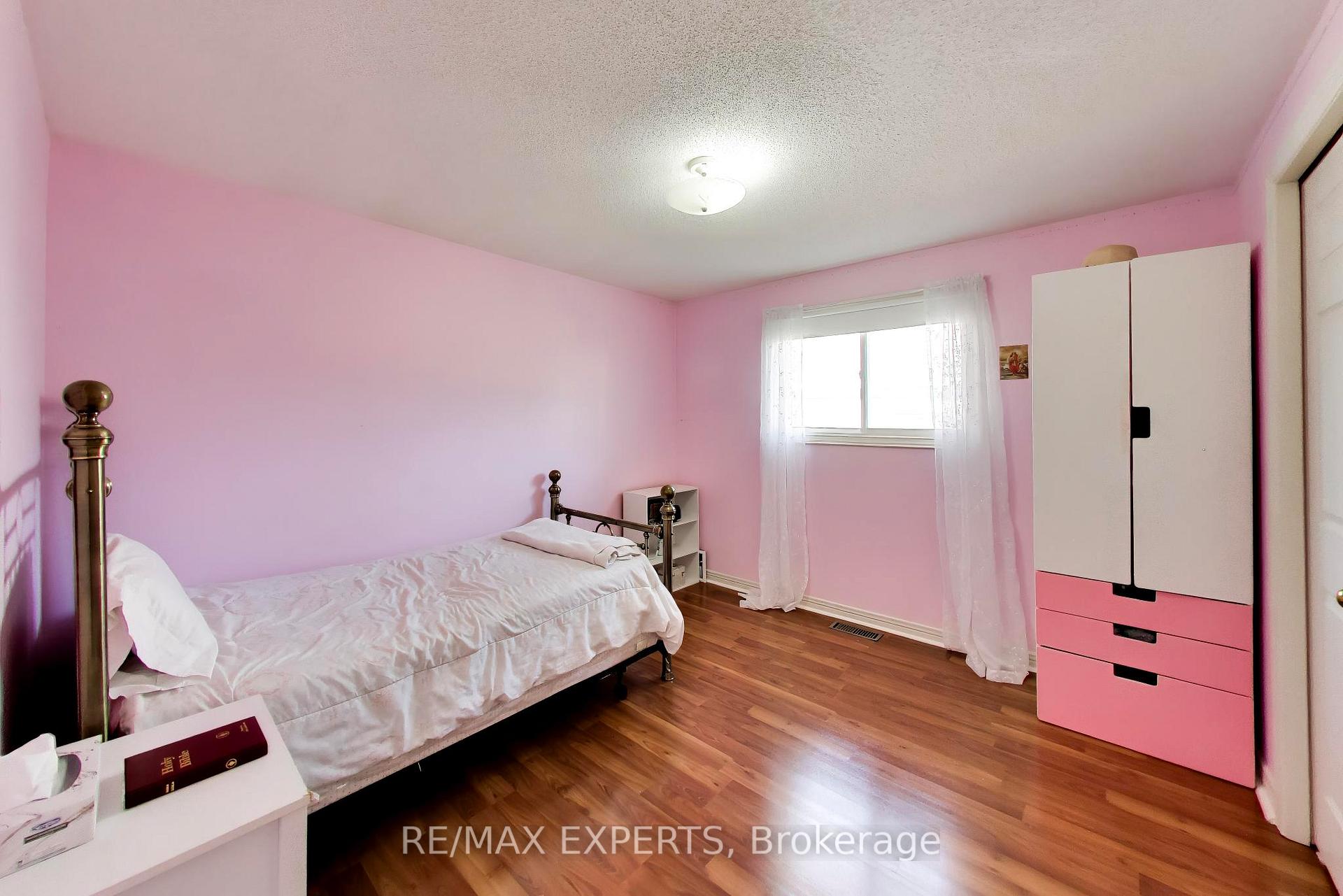 Photo 19 of 331 Newbury Drive, Kitchener, Forest Heights — HOMEH