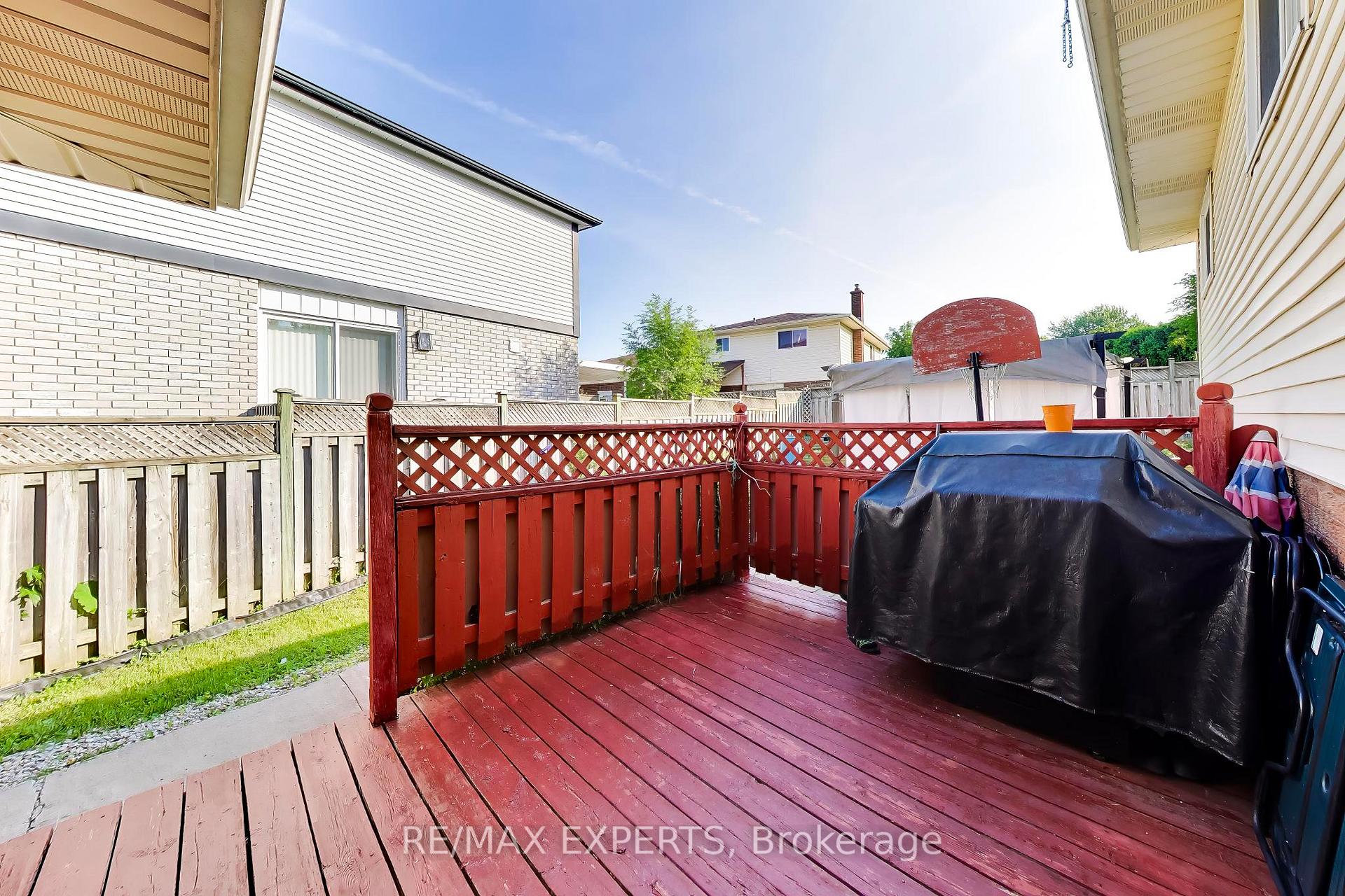 Photo 31 of 331 Newbury Drive, Kitchener, Forest Heights — HOMEH