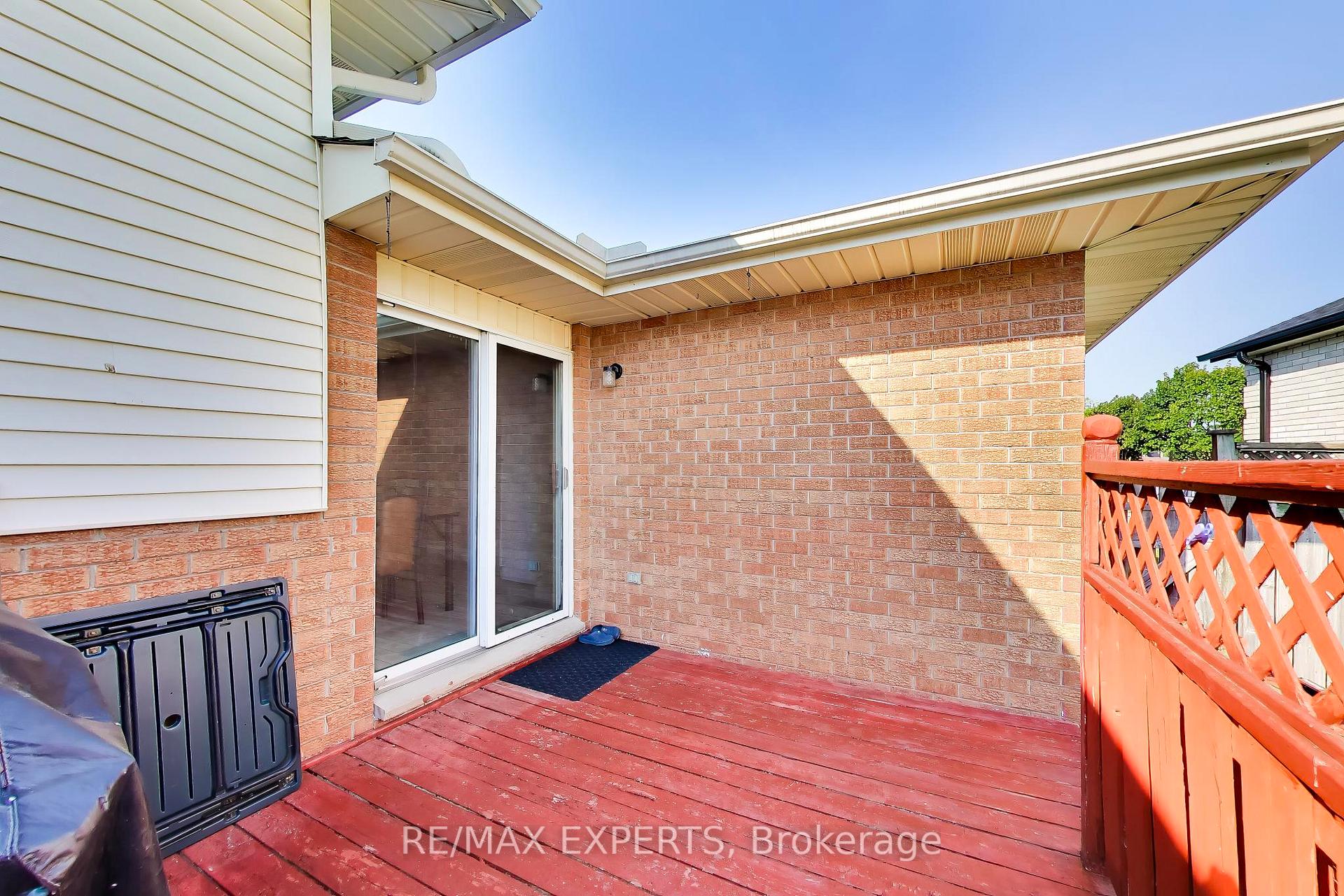 Photo 32 of 331 Newbury Drive, Kitchener, Forest Heights — HOMEH