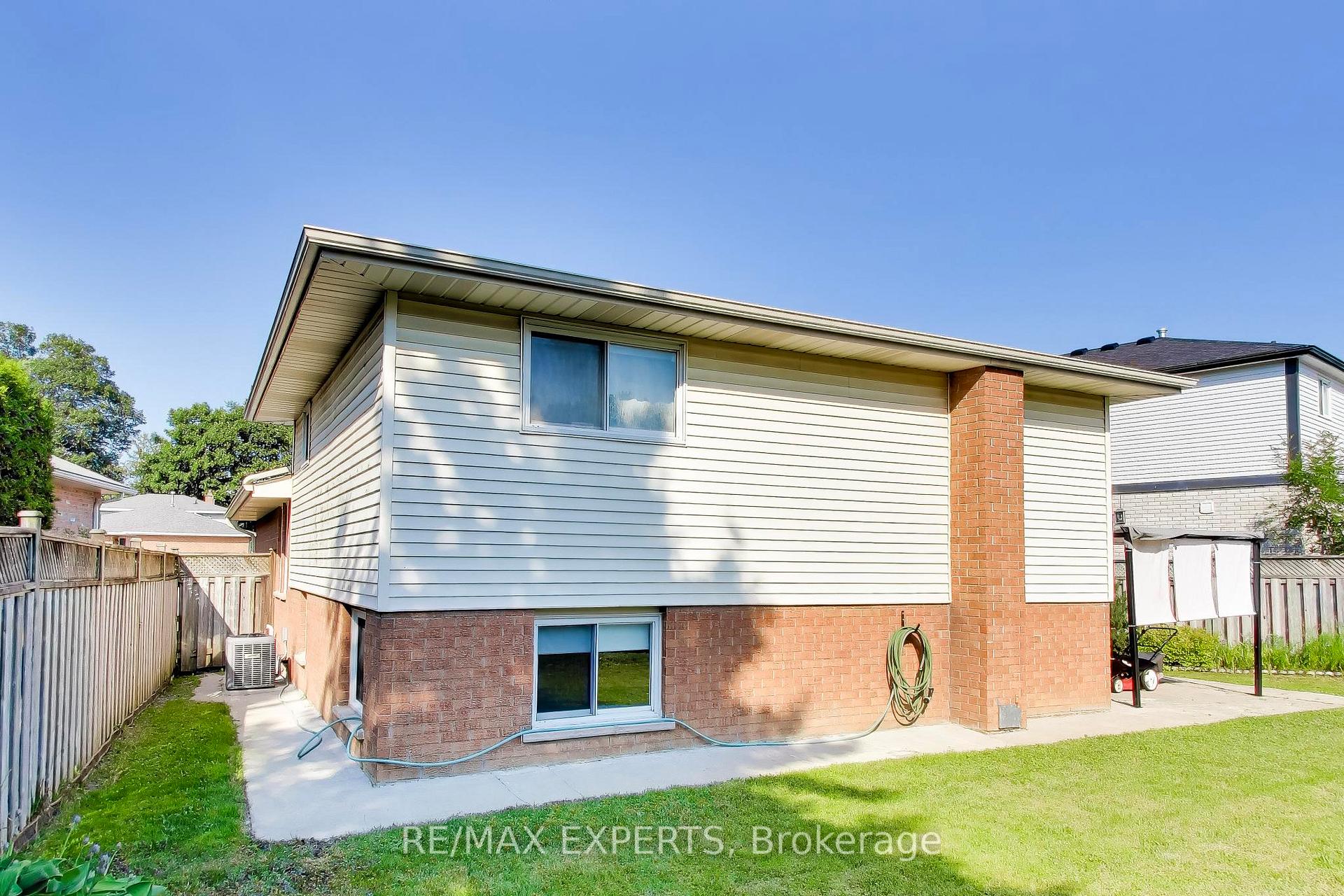 Photo 35 of 331 Newbury Drive, Kitchener, Forest Heights — HOMEH