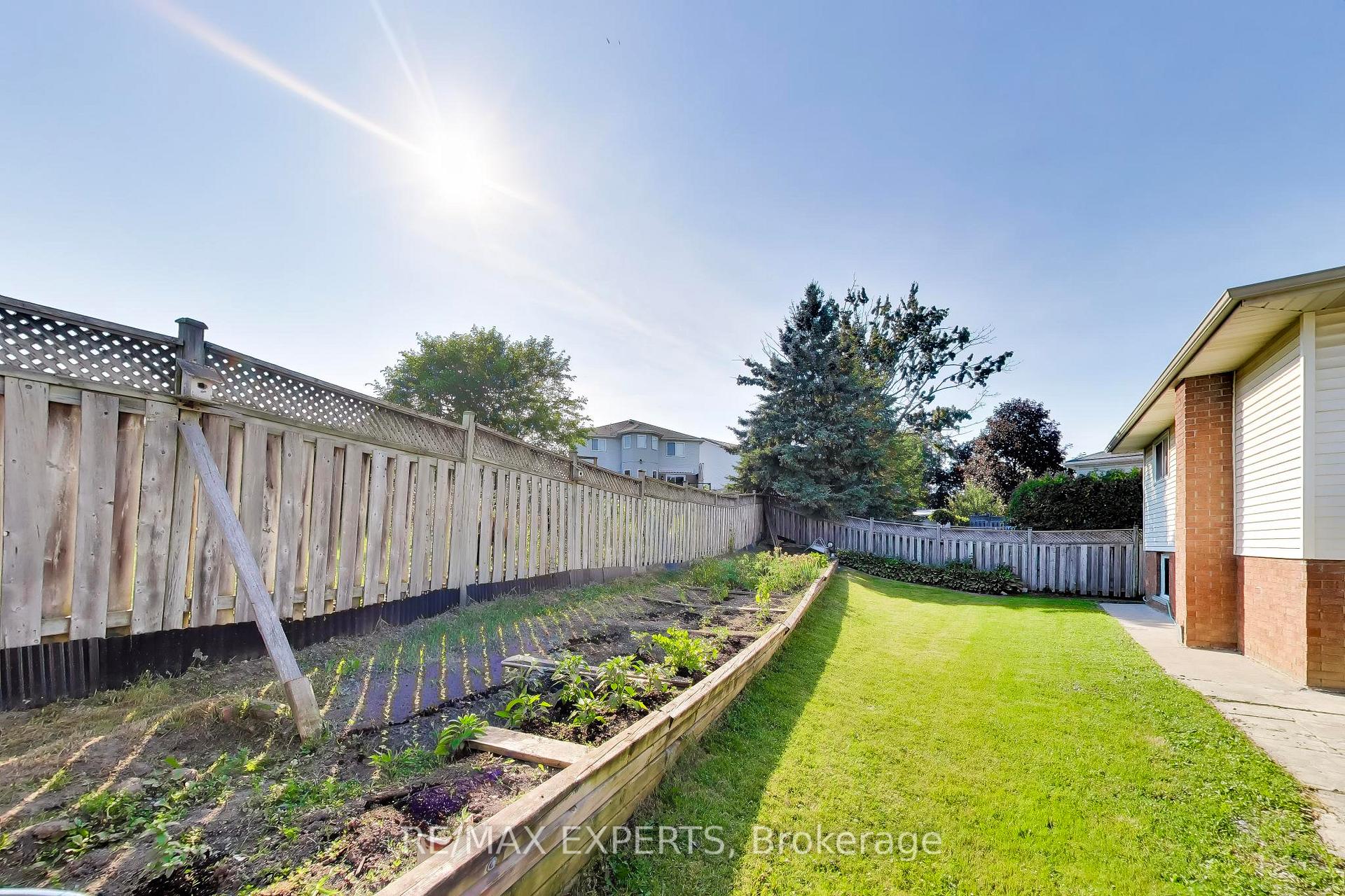 Photo 37 of 331 Newbury Drive, Kitchener, Forest Heights — HOMEH