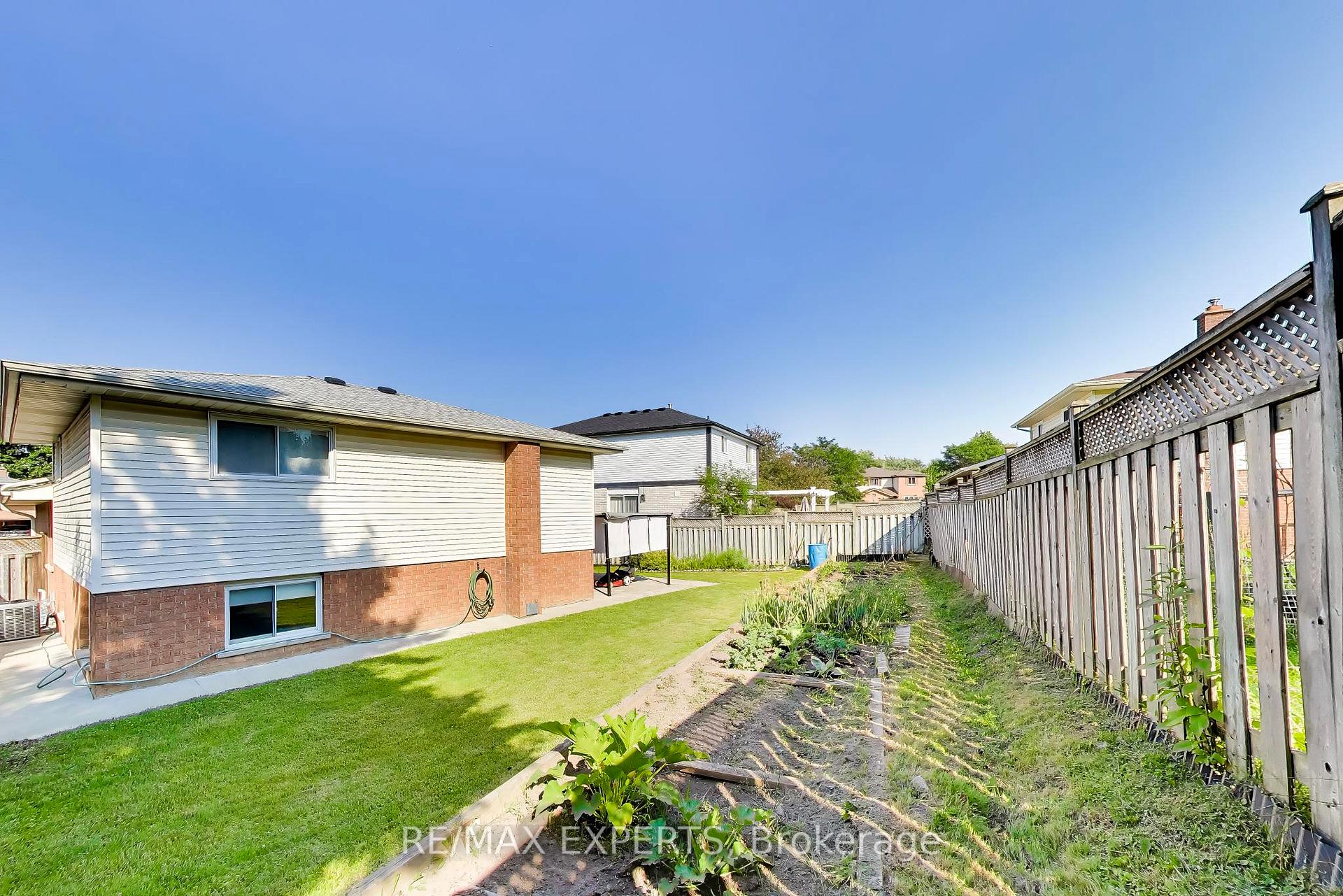 Photo 38 of 331 Newbury Drive, Kitchener, Forest Heights — HOMEH