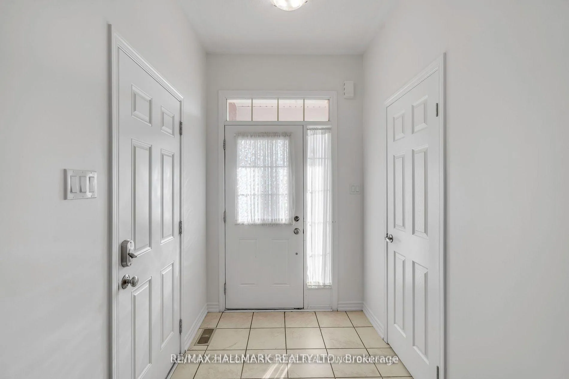 Photo 3 of 246 Waterbrook Lane, Kitchener — HOMEH