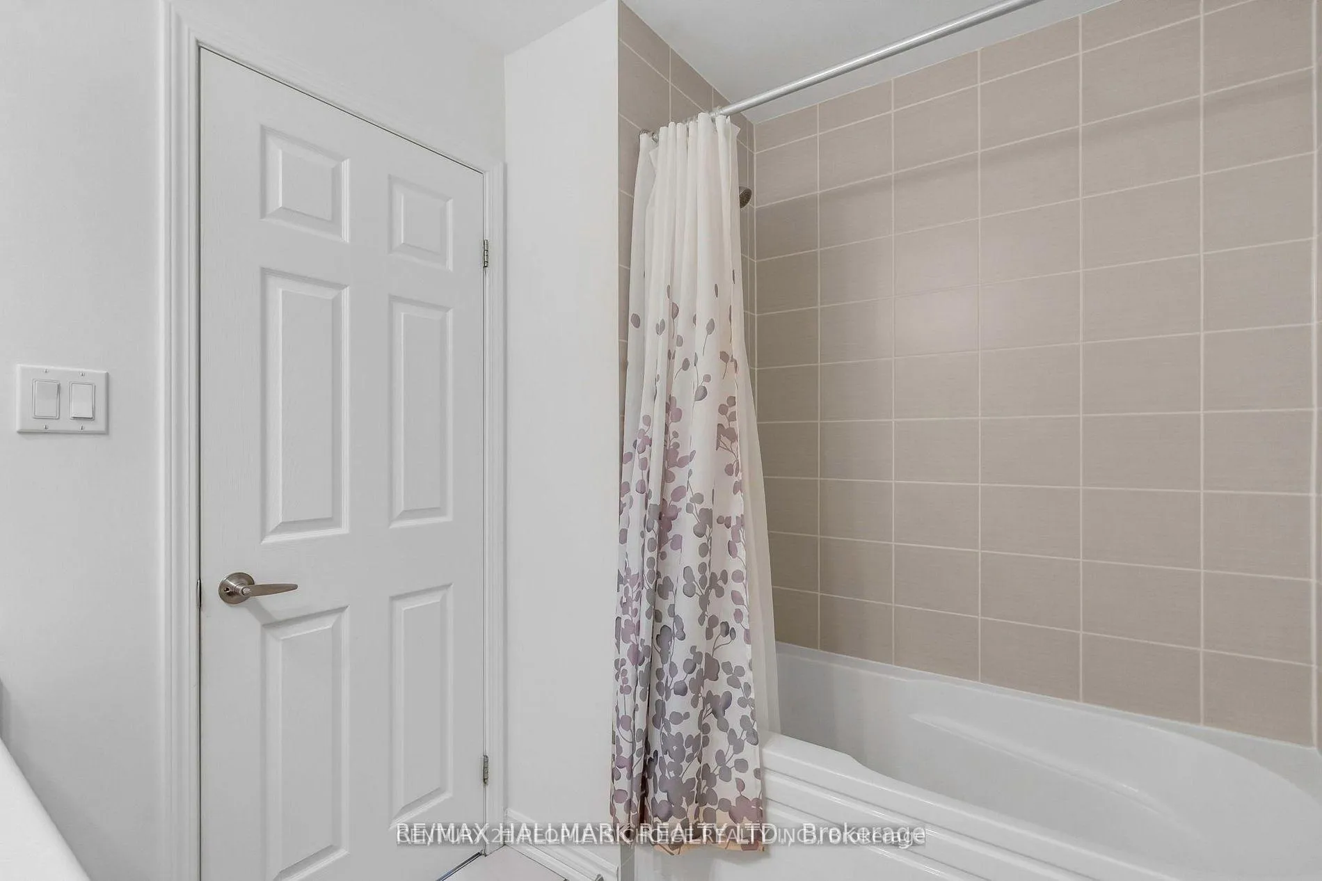 Photo 20 of 246 Waterbrook Lane, Kitchener — HOMEH