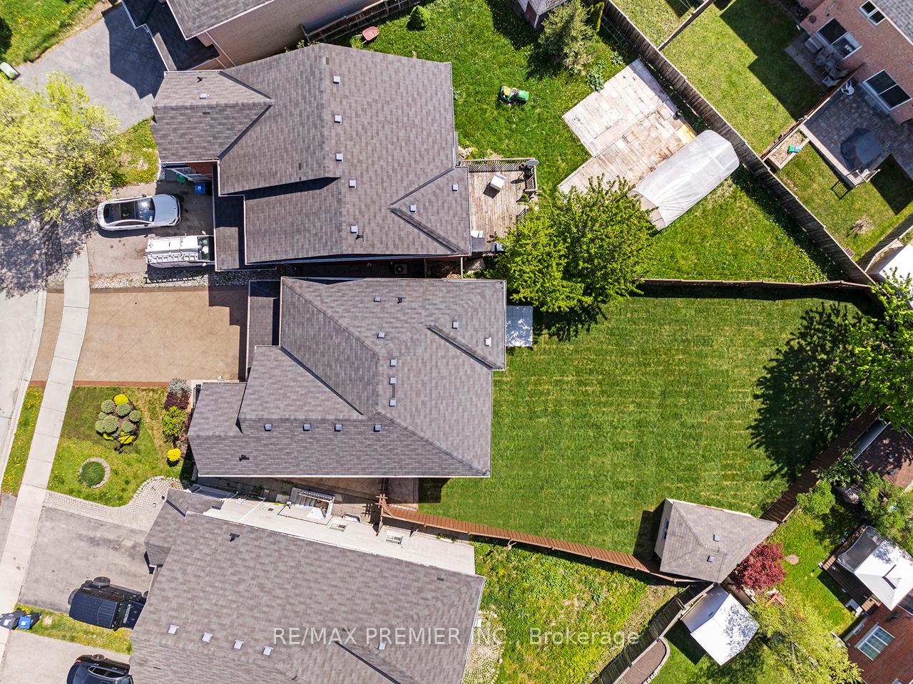 Photo 2 of 6 Lockburn Crescent, Brampton, Fletcher's Meadow — HOMEH