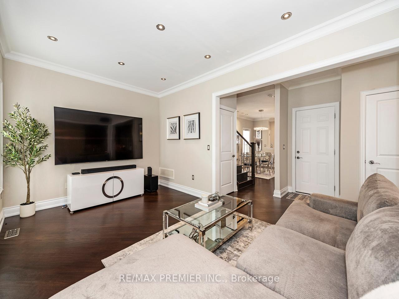 Photo 9 of 6 Lockburn Crescent, Brampton, Fletcher's Meadow — HOMEH