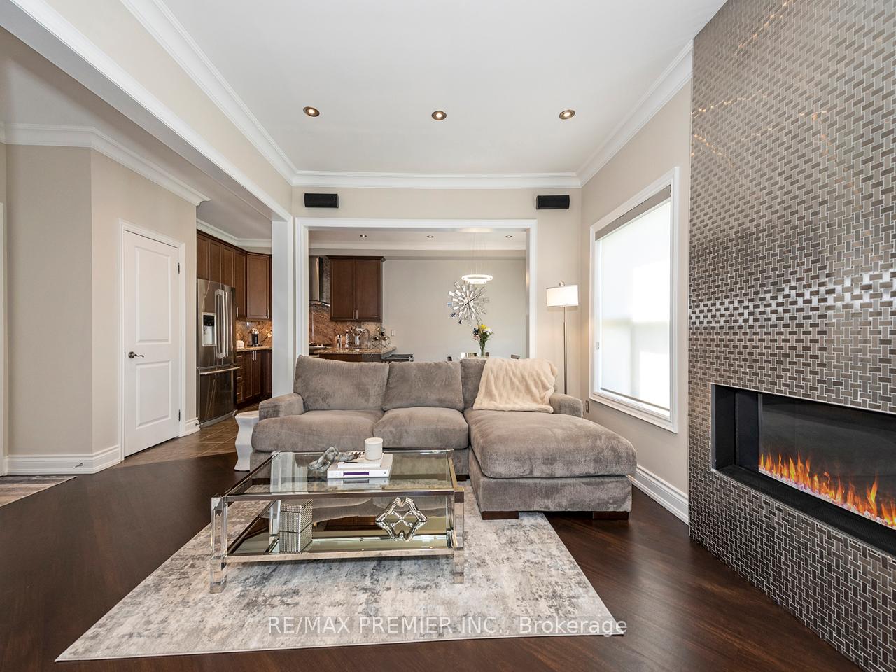 Photo 10 of 6 Lockburn Crescent, Brampton, Fletcher's Meadow — HOMEH