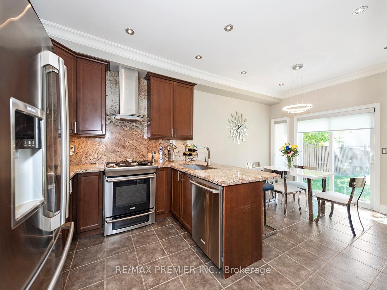 Photo 11 of 6 Lockburn Crescent, Brampton, Fletcher's Meadow — HOMEH