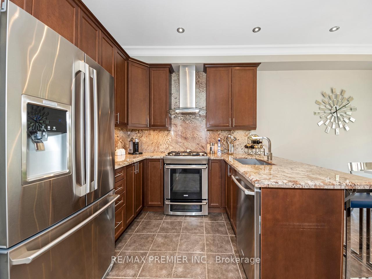 Photo 12 of 6 Lockburn Crescent, Brampton, Fletcher's Meadow — HOMEH