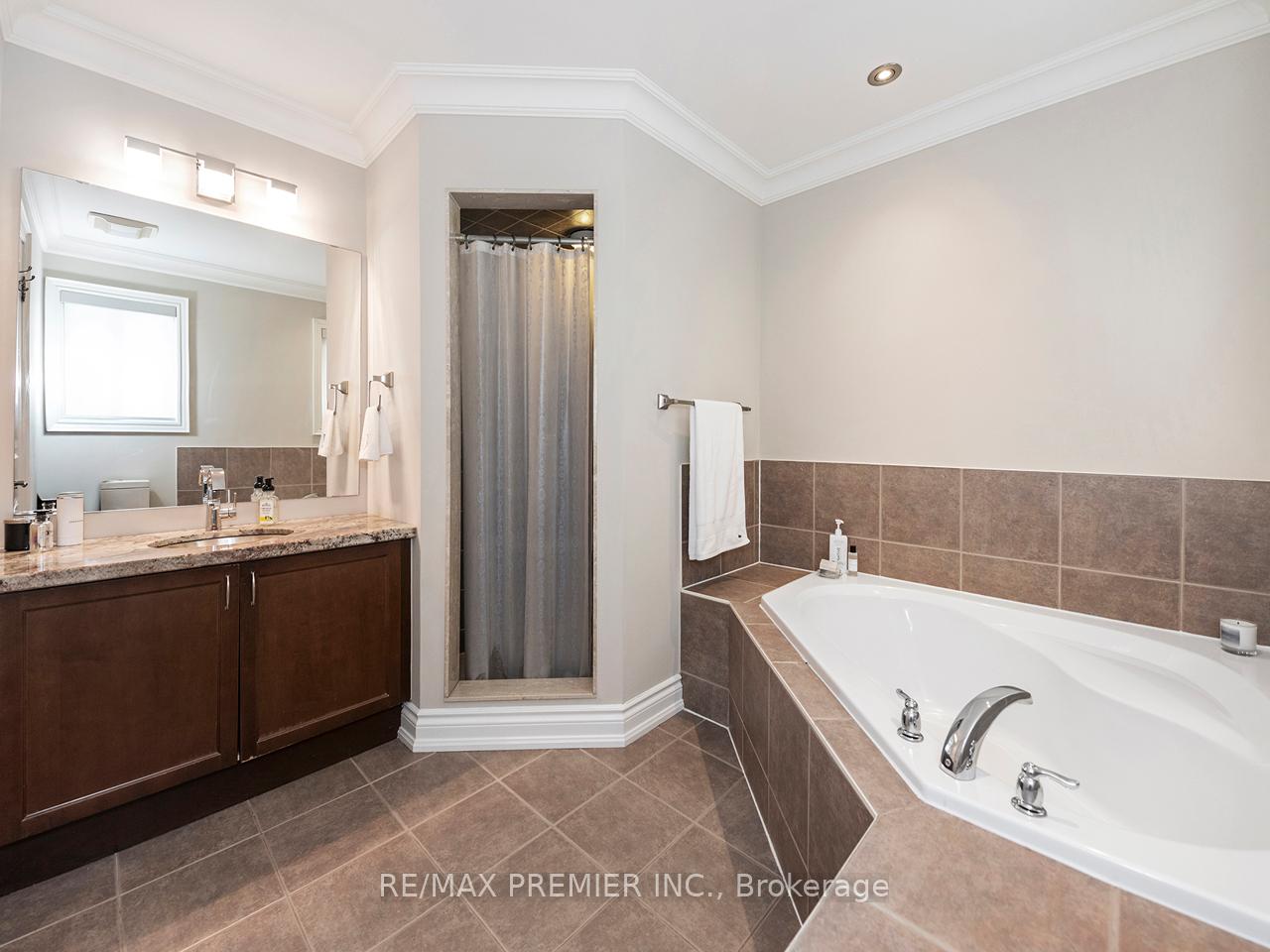 Photo 19 of 6 Lockburn Crescent, Brampton, Fletcher's Meadow — HOMEH