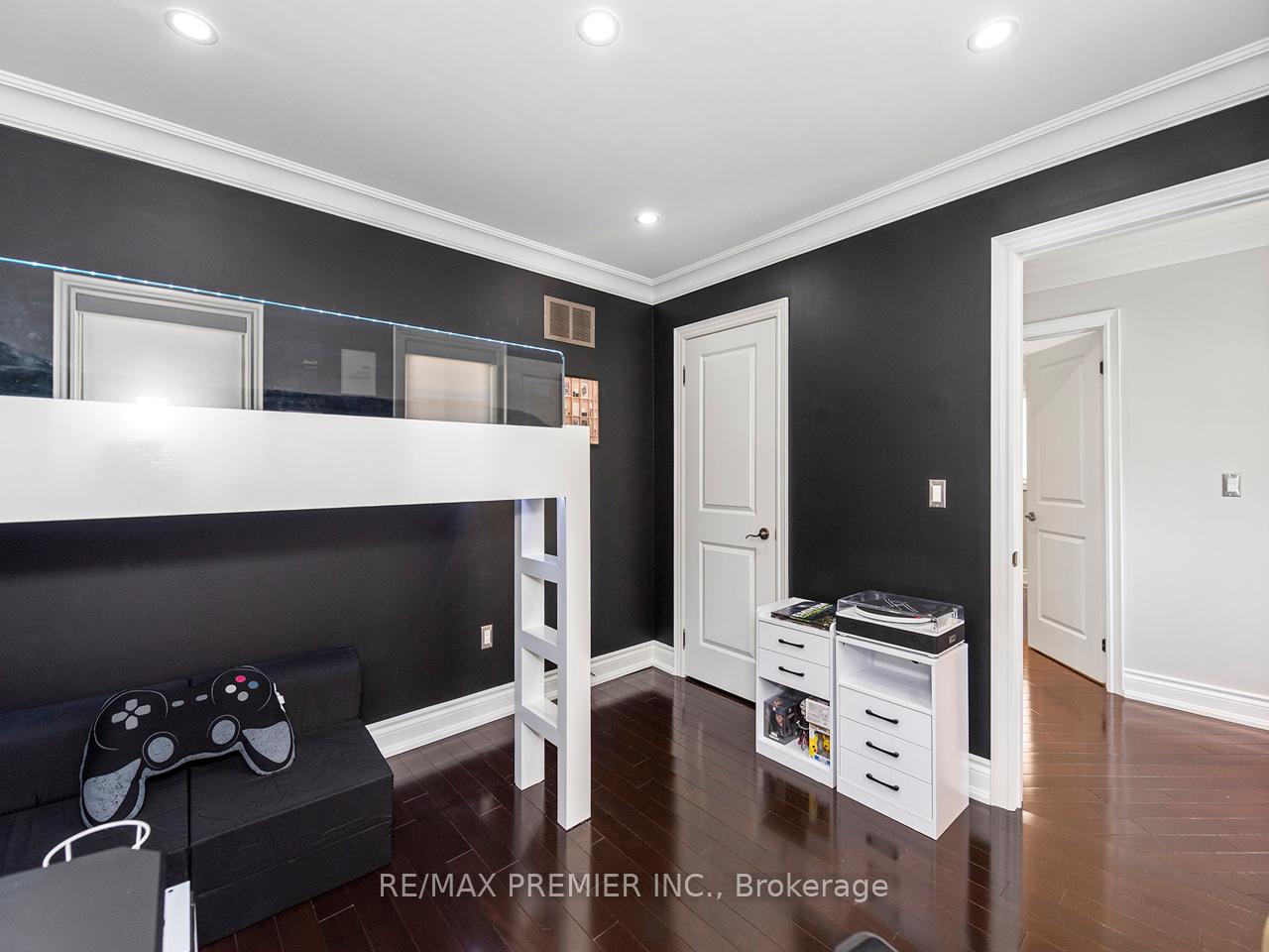 Photo 22 of 6 Lockburn Crescent, Brampton, Fletcher's Meadow — HOMEH