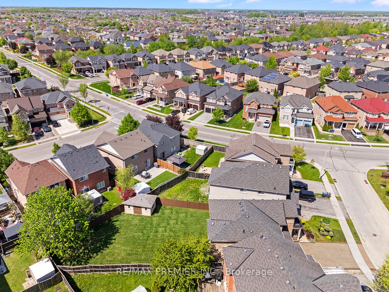 Photo 39 of 6 Lockburn Crescent, Brampton, Fletcher's Meadow — HOMEH