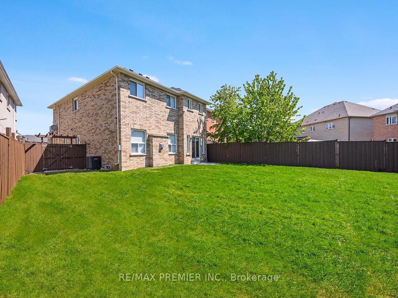 Photo 42 of 6 Lockburn Crescent, Brampton, Fletcher's Meadow — HOMEH