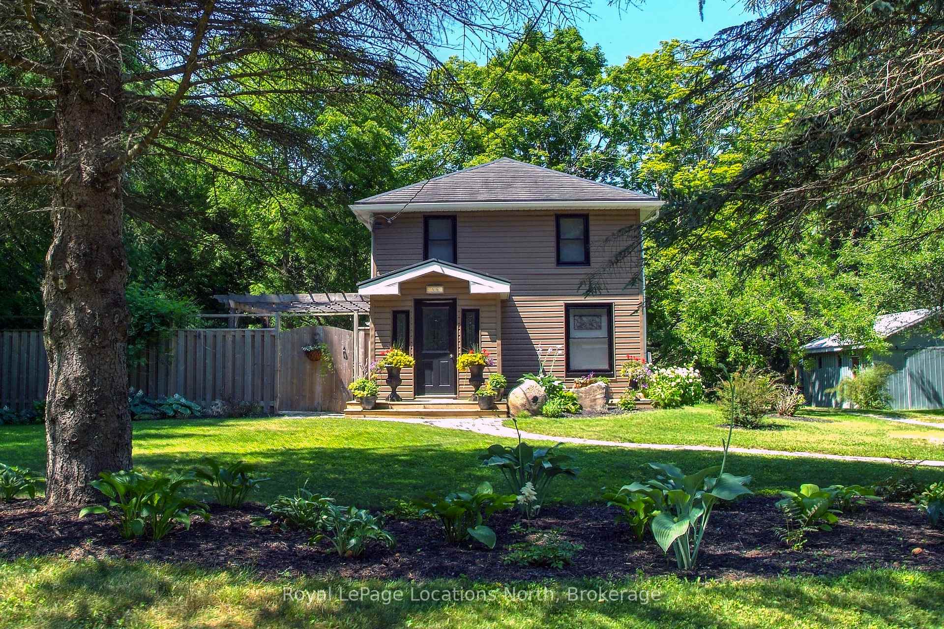 Photo 2 of 68 Centre Street, Meaford — HOMEH