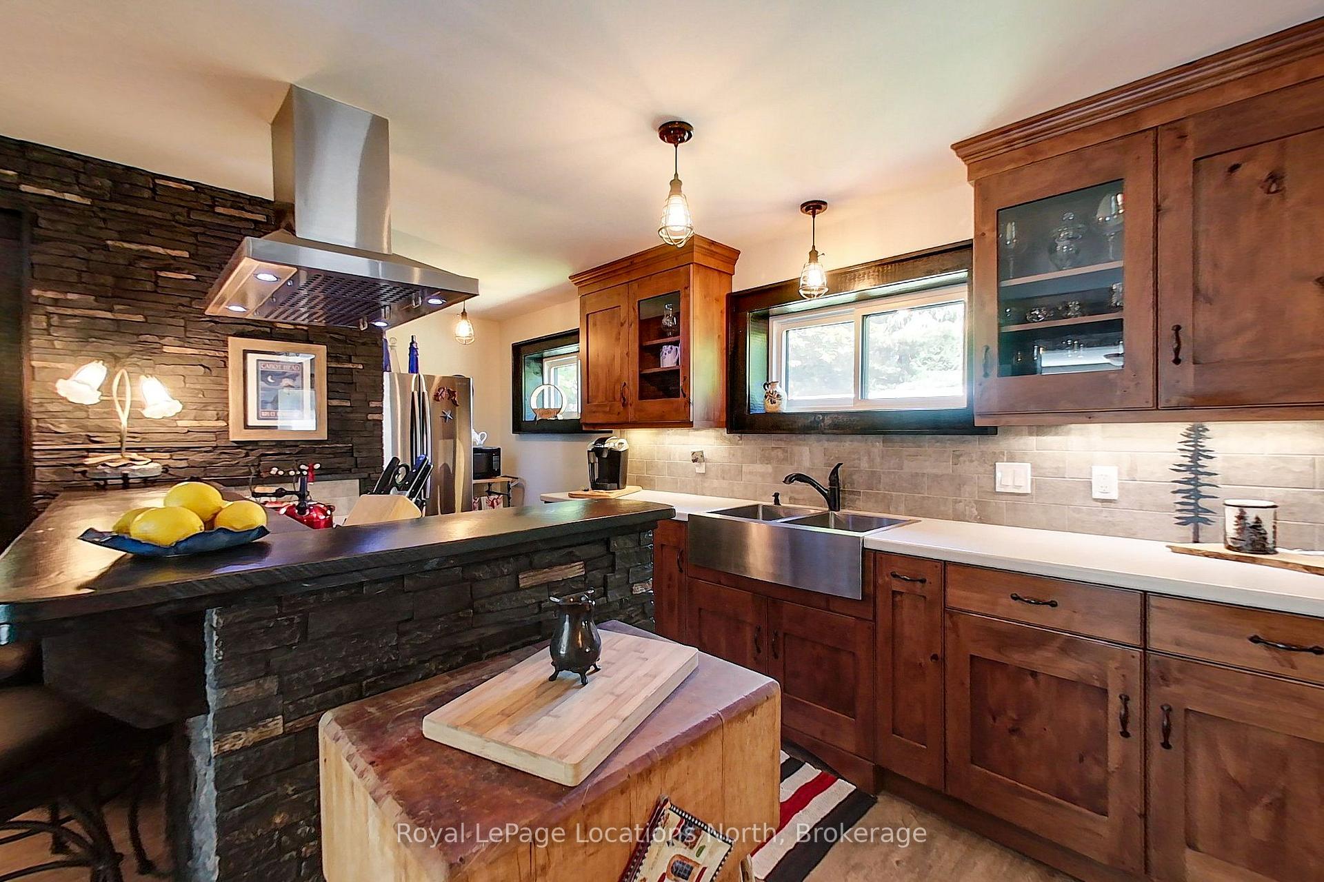 Photo 15 of 68 Centre Street, Meaford — HOMEH