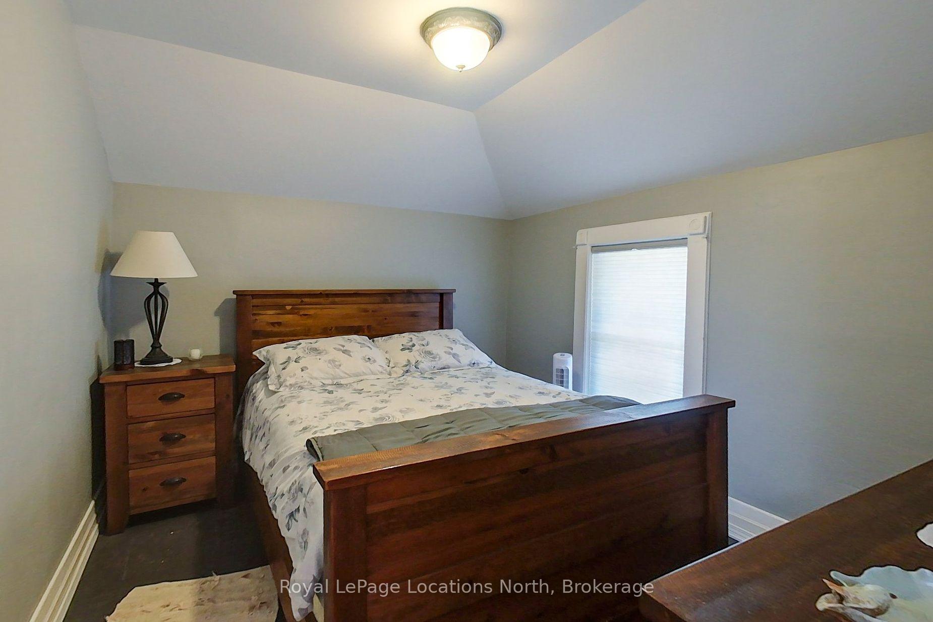 Photo 19 of 68 Centre Street, Meaford — HOMEH