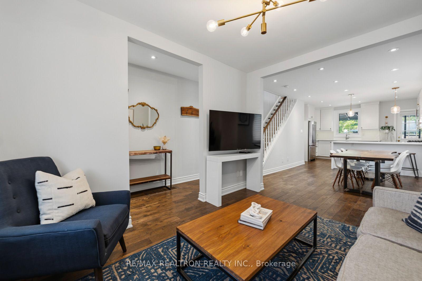 Photo 5 of 4 Normanna Avenue, Toronto, Oakwood Village — HOMEH
