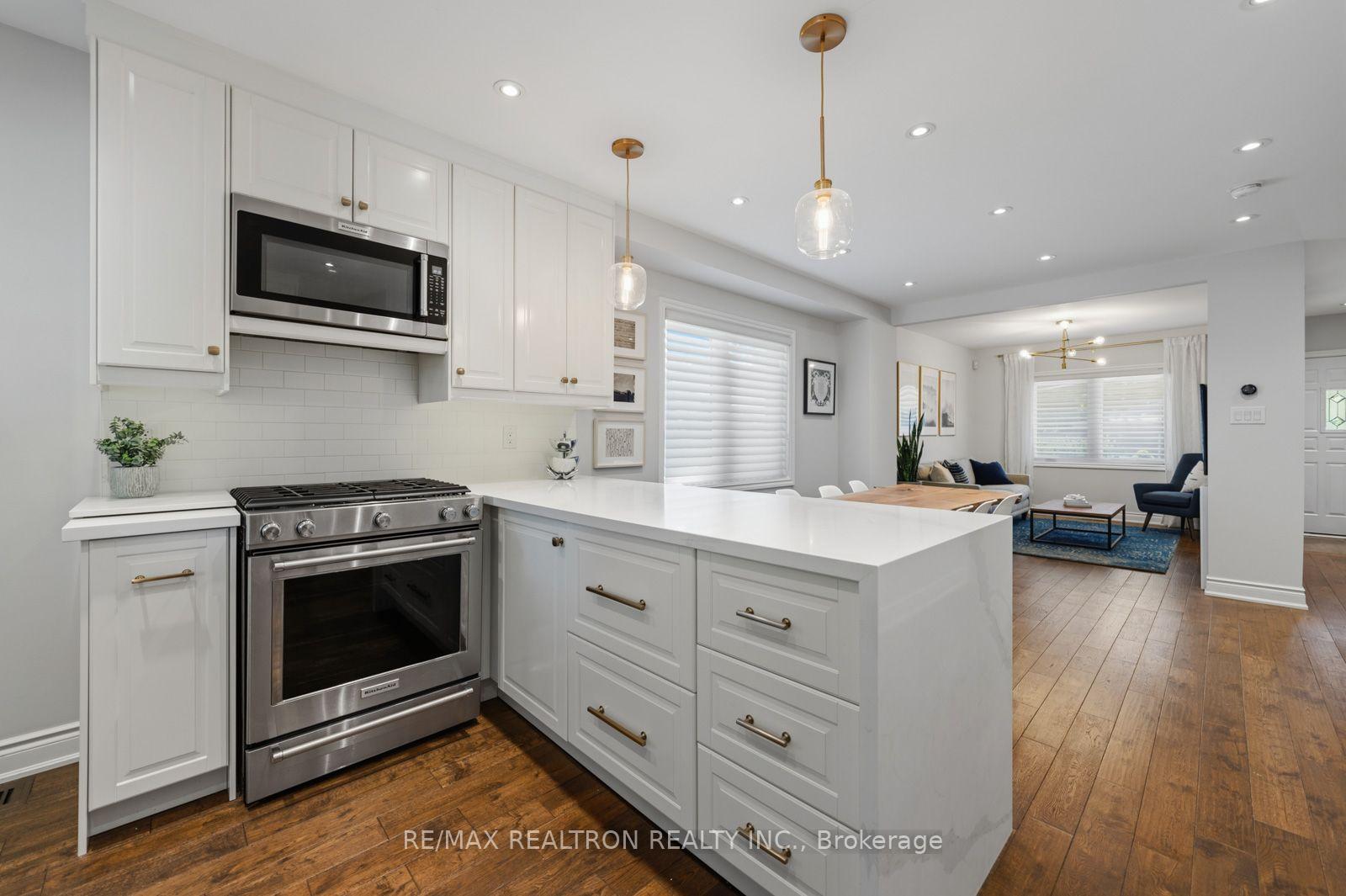 Photo 10 of 4 Normanna Avenue, Toronto, Oakwood Village — HOMEH