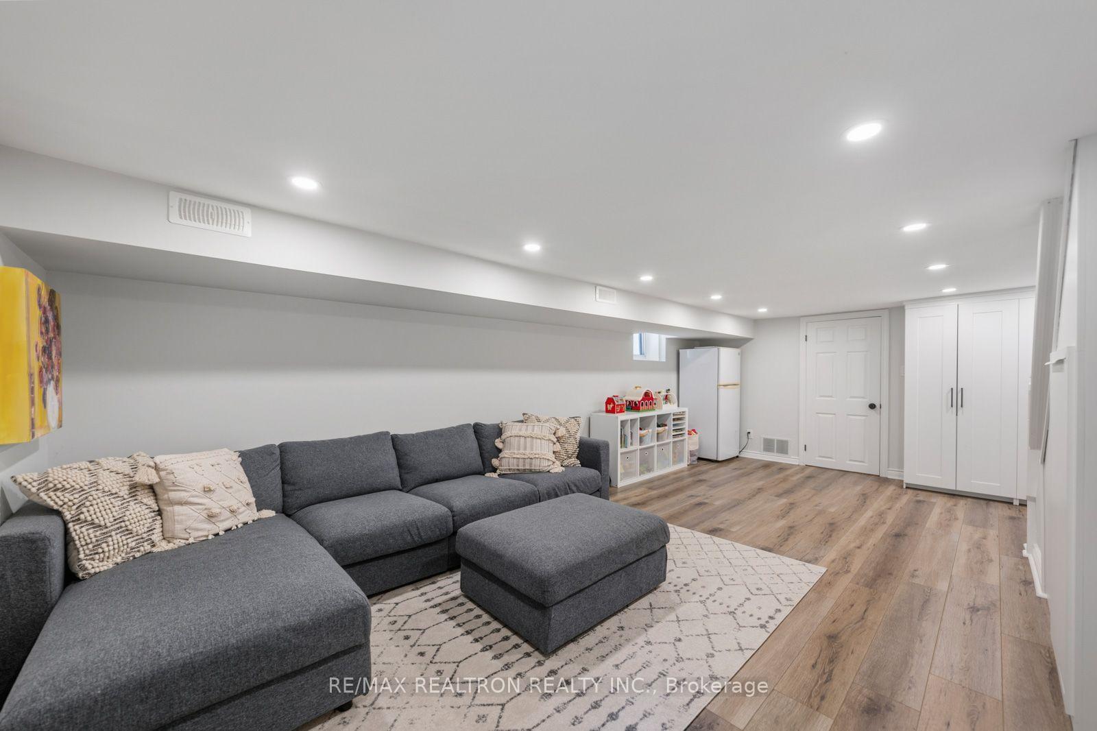 Photo 24 of 4 Normanna Avenue, Toronto, Oakwood Village — HOMEH