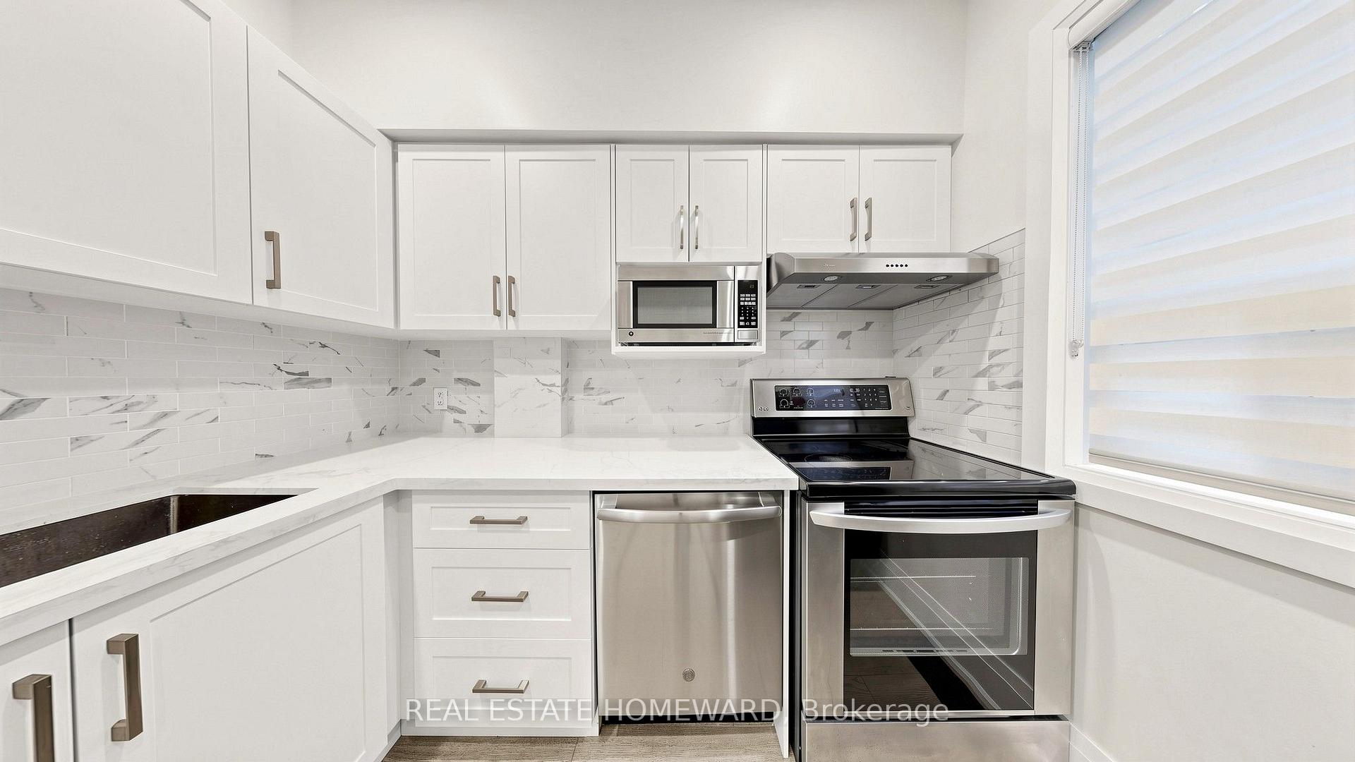 Photo 3 of Unit 2, 124 Kendal Avenue, Toronto, The Annex — HOMEH