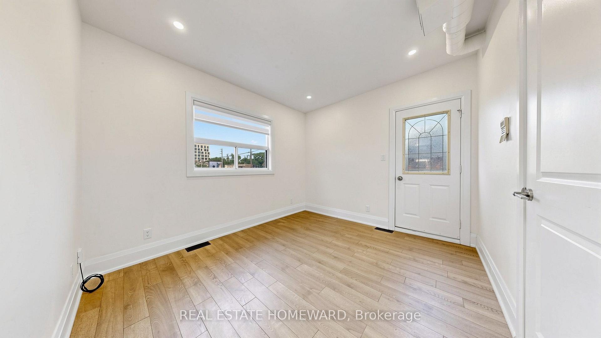 Photo 4 of Unit 2, 124 Kendal Avenue, Toronto, The Annex — HOMEH