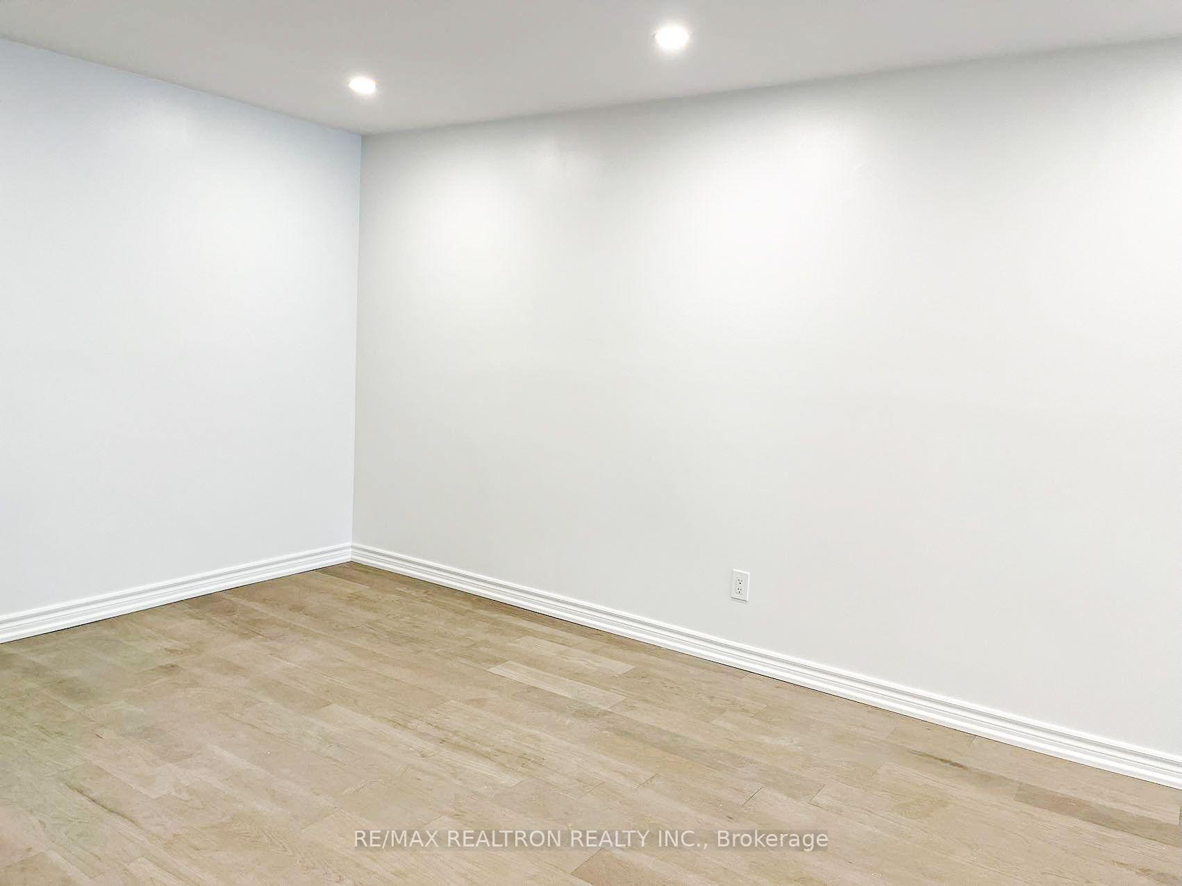 Photo 4 of 47 Cheeseman Drive, Markham, Milliken Mills West — HOMEH