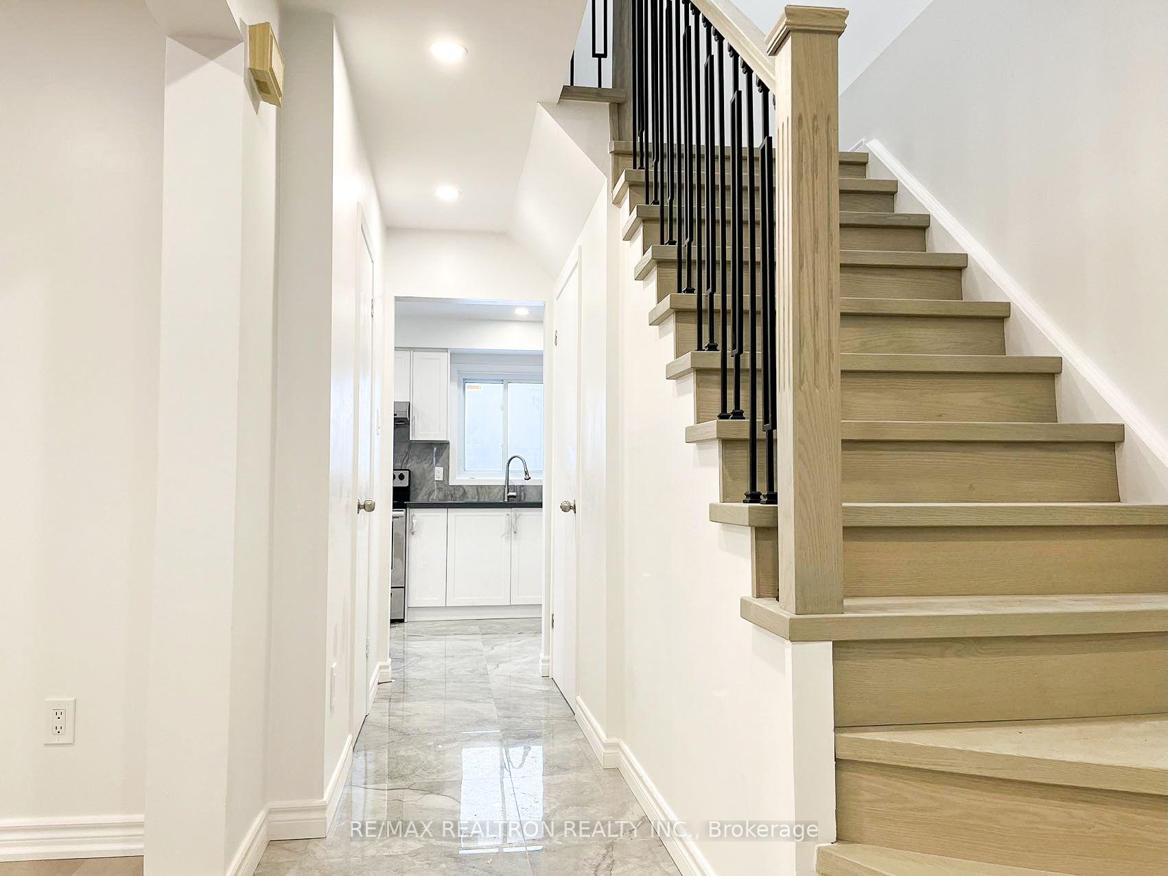 Photo 10 of 47 Cheeseman Drive, Markham, Milliken Mills West — HOMEH