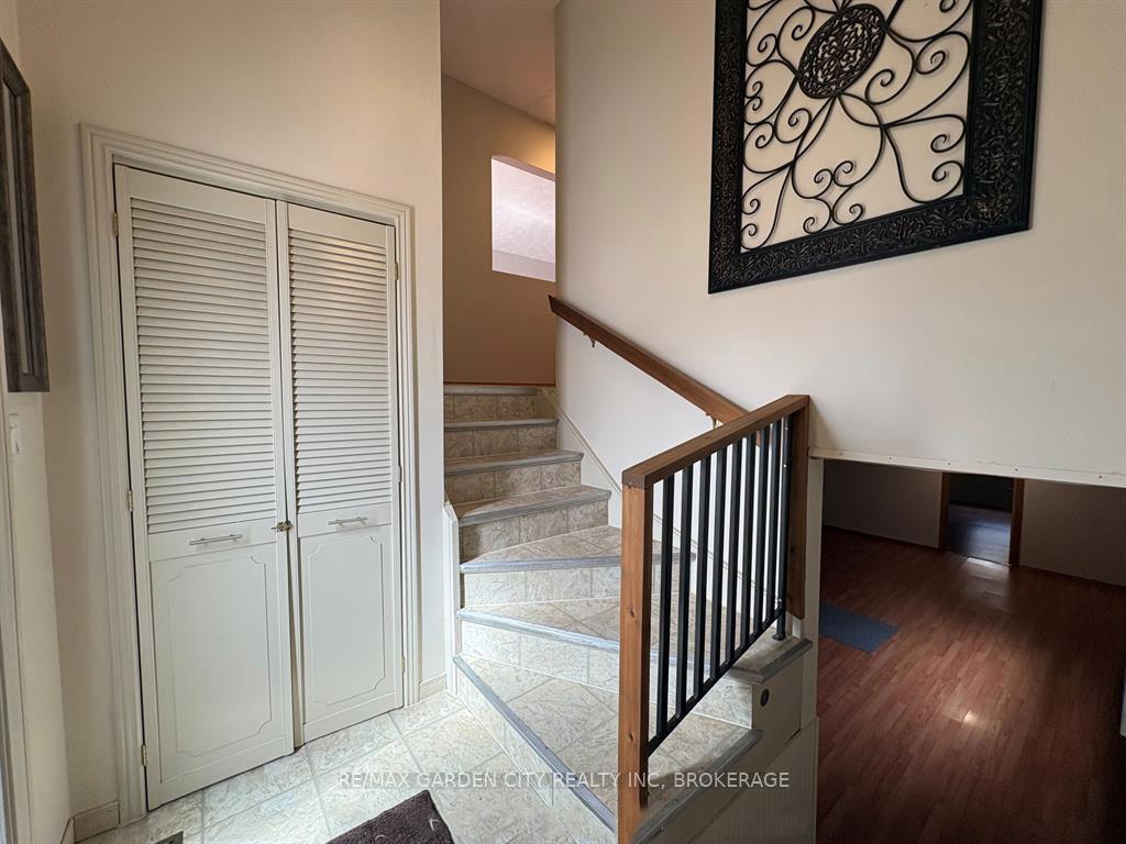 Photo 3 of 6141 Wildrose Crescent, Niagara Falls, Oldfield — HOMEH