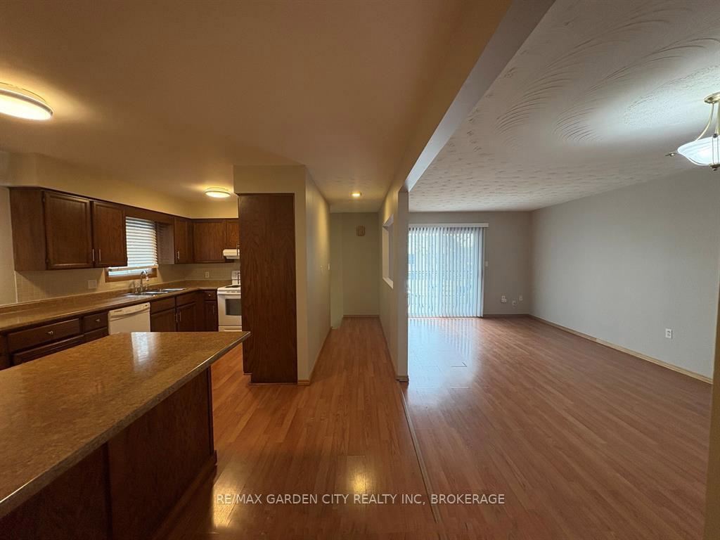 Photo 4 of 6141 Wildrose Crescent, Niagara Falls, Oldfield — HOMEH