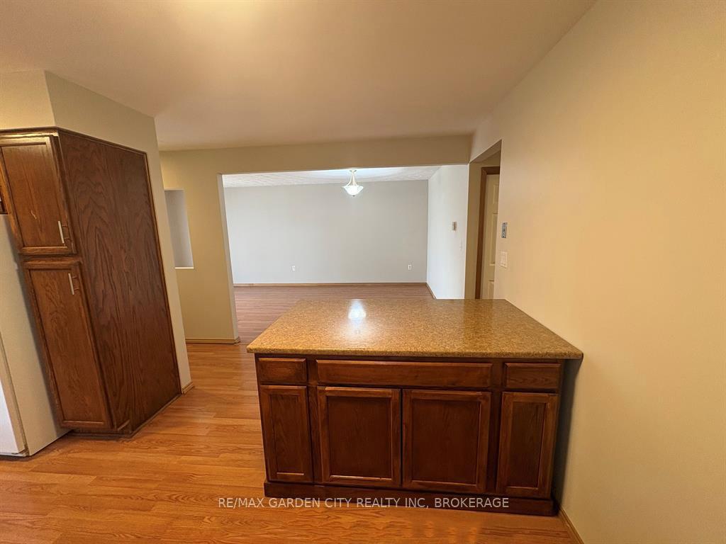 Photo 10 of 6141 Wildrose Crescent, Niagara Falls, Oldfield — HOMEH