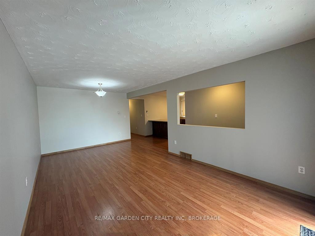 Photo 11 of 6141 Wildrose Crescent, Niagara Falls, Oldfield — HOMEH