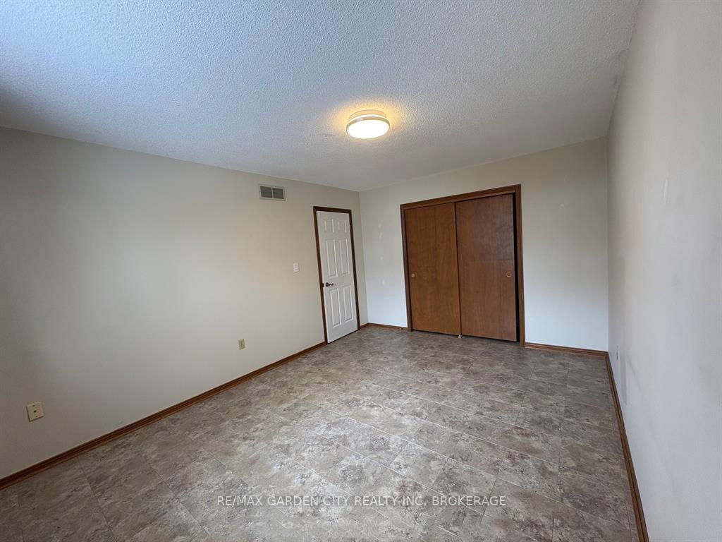 Photo 15 of 6141 Wildrose Crescent, Niagara Falls, Oldfield — HOMEH