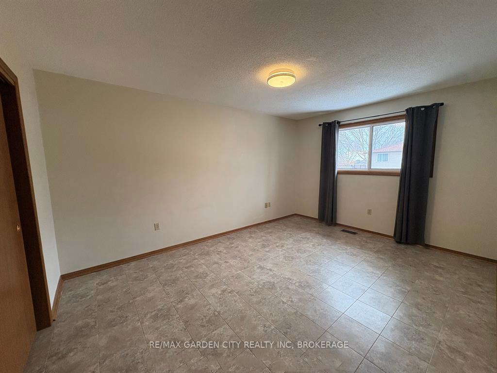 Photo 16 of 6141 Wildrose Crescent, Niagara Falls, Oldfield — HOMEH