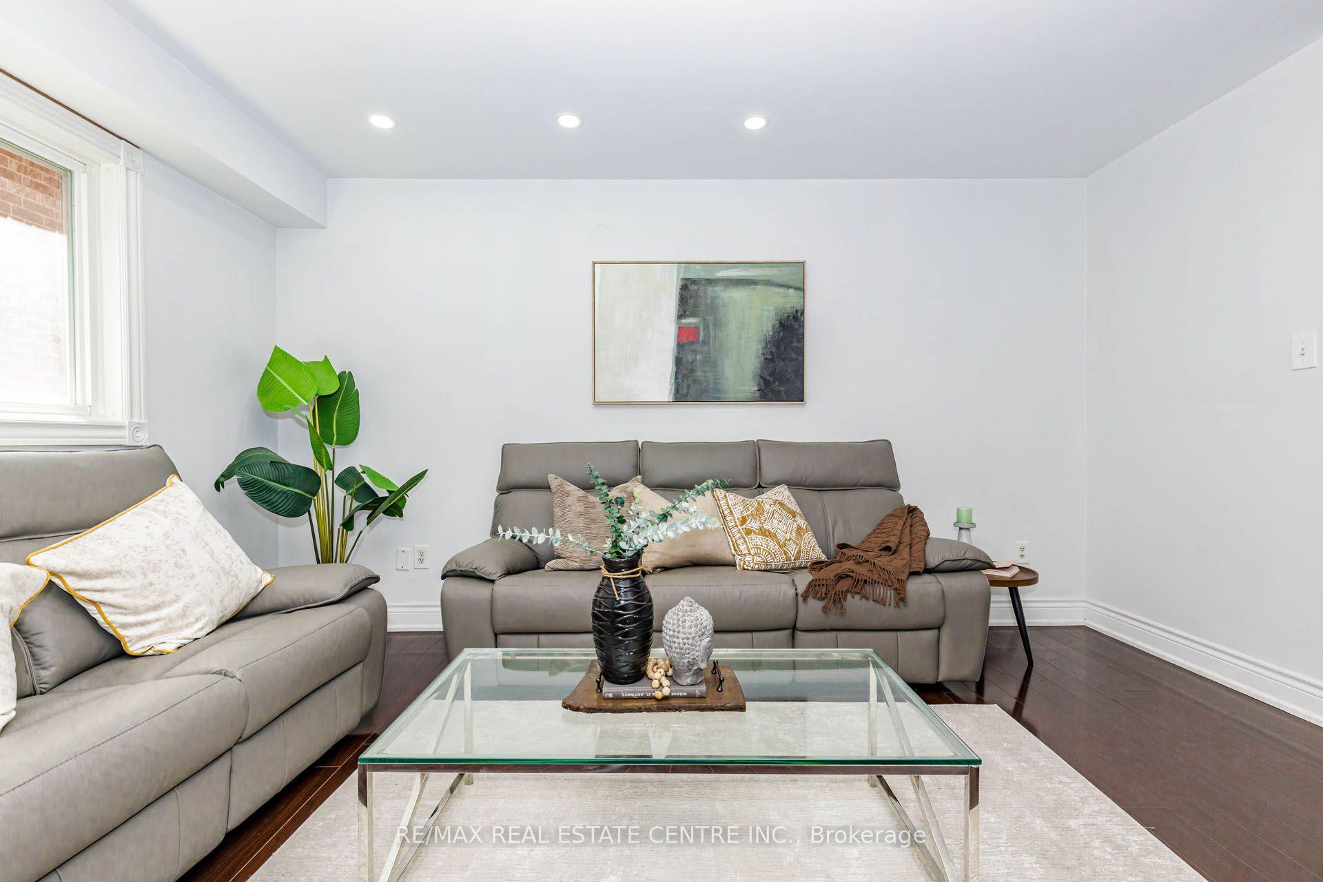 Photo 5 of 41 Letty Avenue, Brampton, Fletcher's West — HOMEH