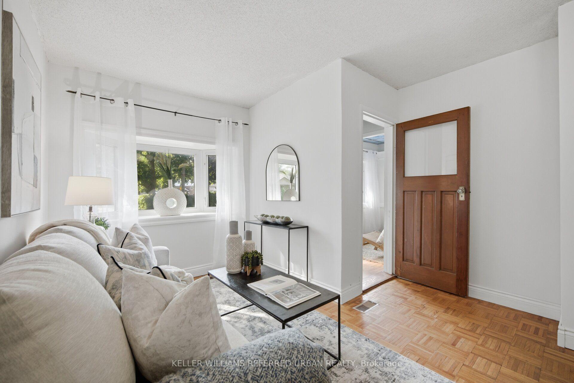 Photo 4 of 153 Mcintosh Street, Scarborough, Birchcliffe-Cliffside — HOMEH
