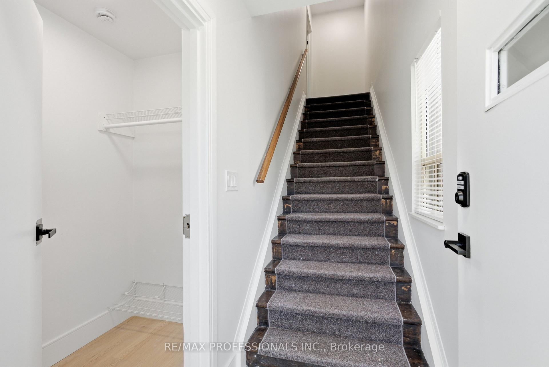 Photo 3 of 105 Cavell Avenue, Etobicoke, Mimico — HOMEH