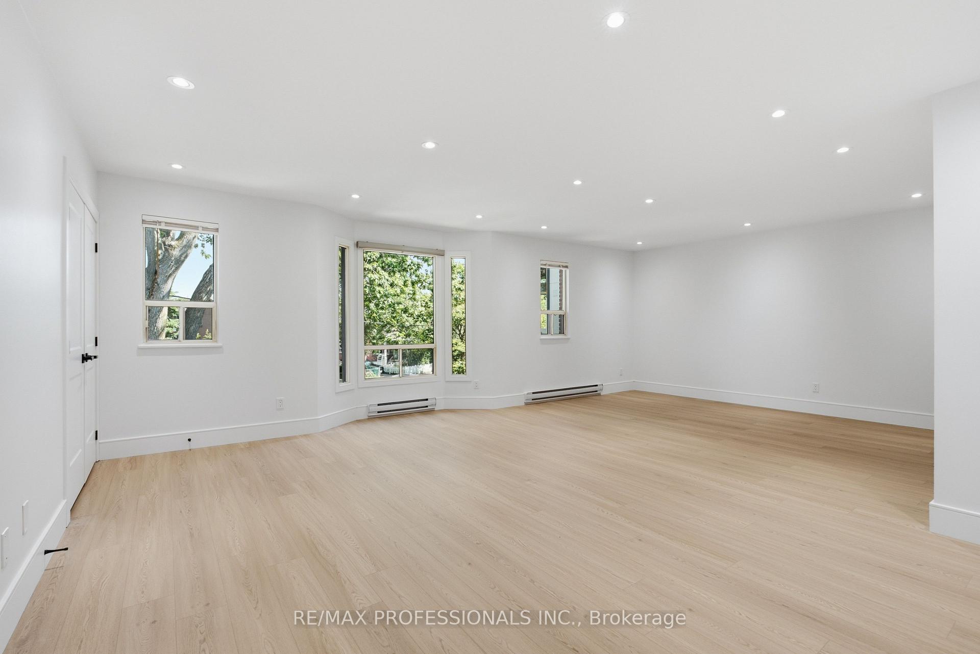 Photo 4 of 105 Cavell Avenue, Etobicoke, Mimico — HOMEH