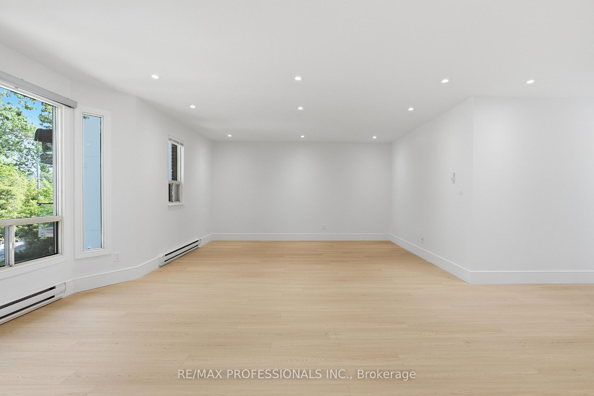 Photo 5 of 105 Cavell Avenue, Etobicoke, Mimico — HOMEH