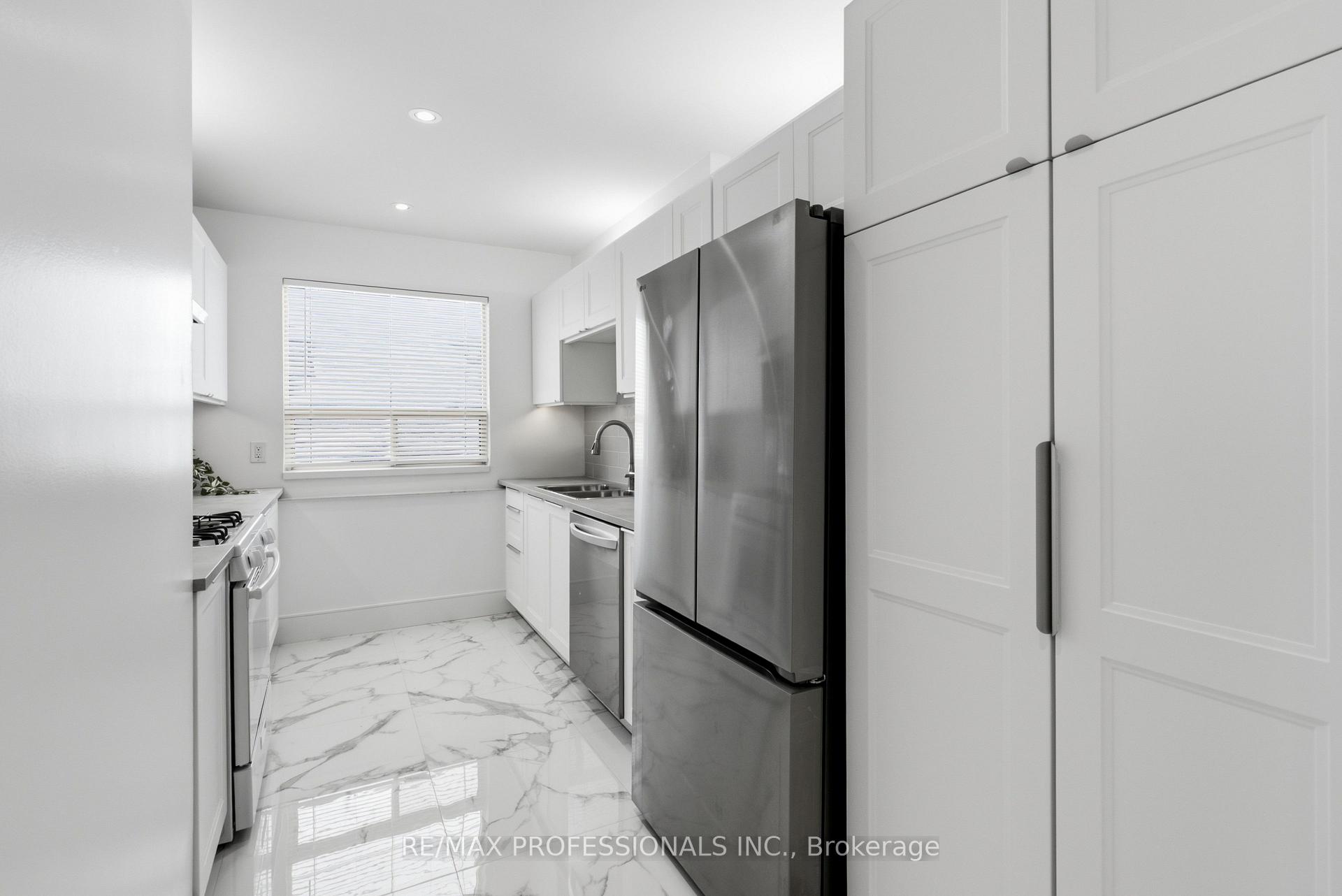 Photo 14 of 105 Cavell Avenue, Etobicoke, Mimico — HOMEH