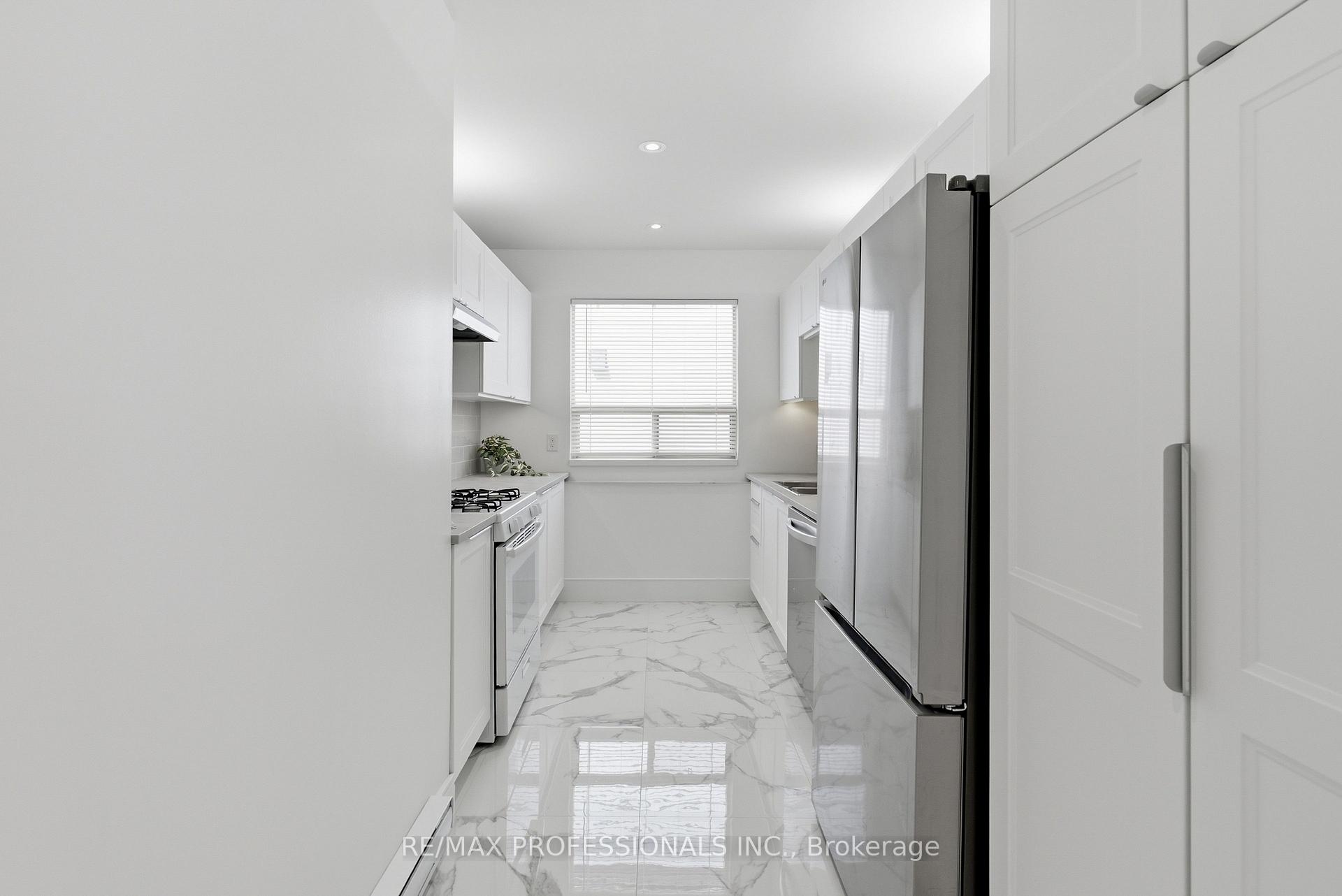 Photo 15 of 105 Cavell Avenue, Etobicoke, Mimico — HOMEH