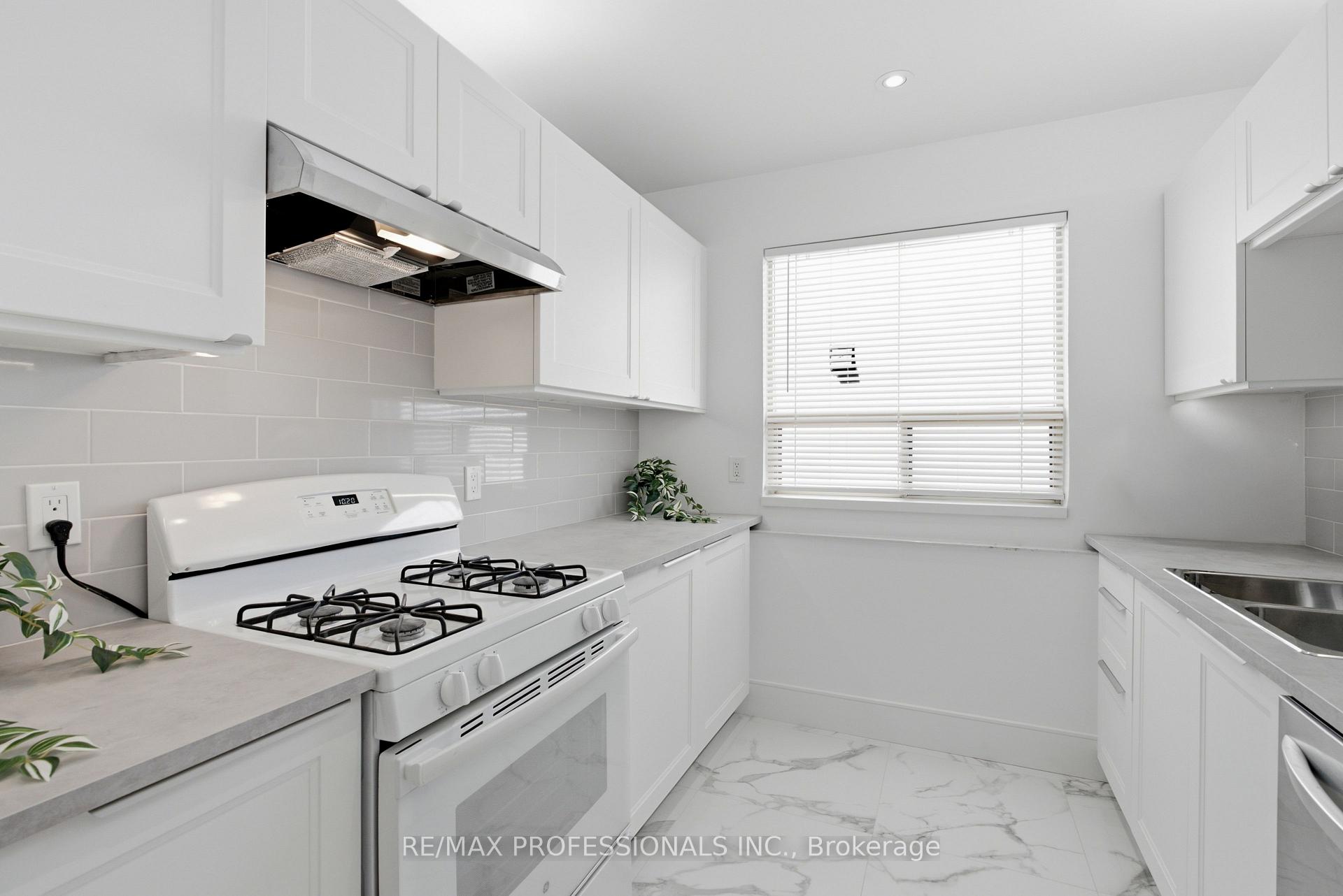 Photo 17 of 105 Cavell Avenue, Etobicoke, Mimico — HOMEH
