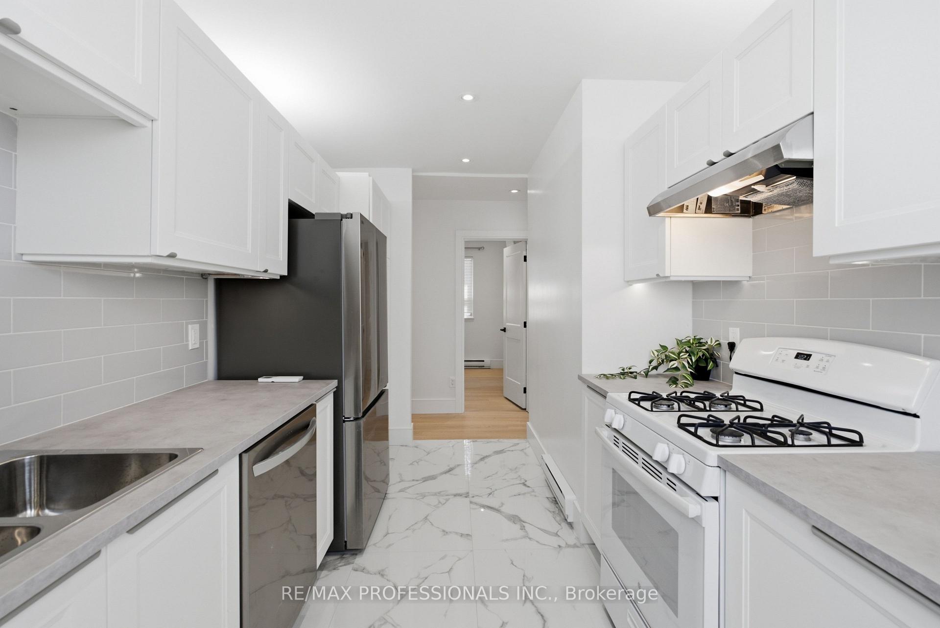 Photo 18 of 105 Cavell Avenue, Etobicoke, Mimico — HOMEH