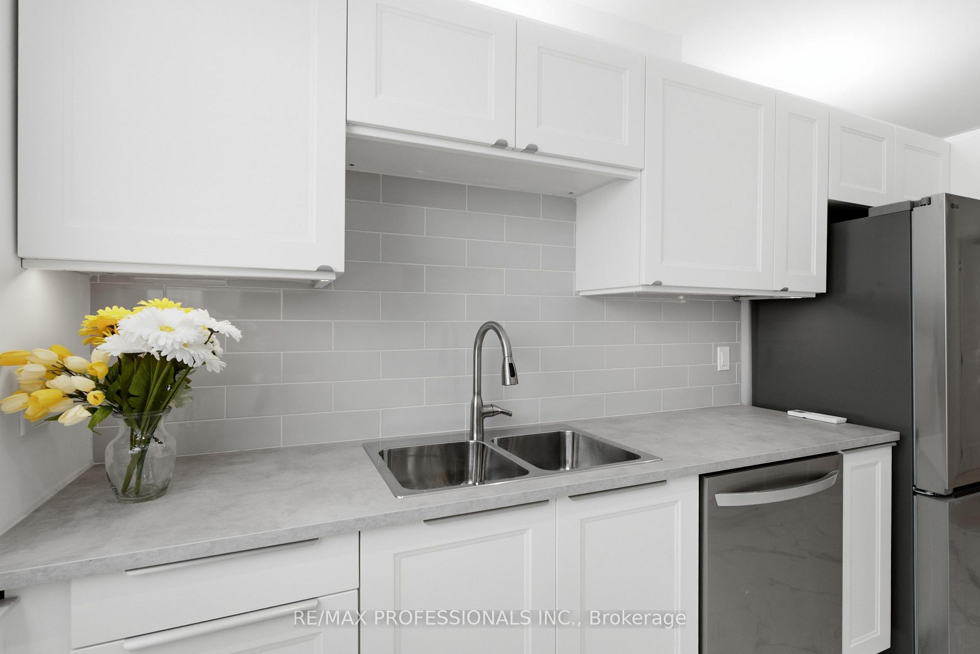 Photo 19 of 105 Cavell Avenue, Etobicoke, Mimico — HOMEH